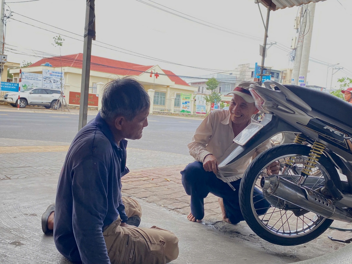 Ông lão sửa xe 75 tuổi và góc nhỏ tử tế giữa lòng thành phố- Ảnh 5.
