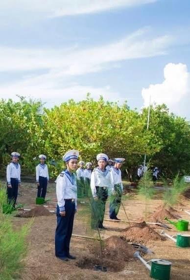 Đất liền mang triệu cây xanh gửi lại Trường Sa  - Ảnh 7.
