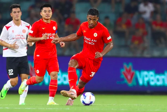 ‘Tòa tháp’ Williams Minh Hoàng đá cặp Đình Bắc hay Hoàng Hên, Adou Minh liệu có suất chính?
- Ảnh 1.