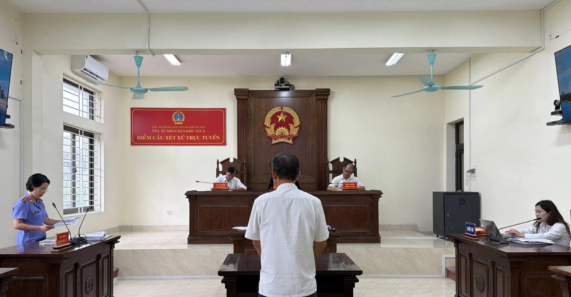 Gian lận BHXH, giám đốc doanh nghiệp lĩnh 18 tháng tù treo - Ảnh 1.