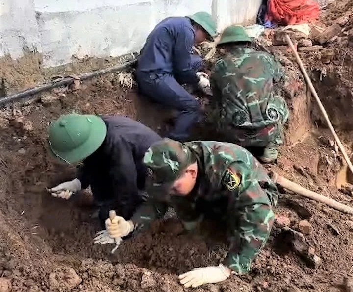 Tìm thông tin liệt sĩ có giấy tờ ghi tên bố mẹ và ngòi bút khắc 'Lê Thị Chính' - Ảnh 1.