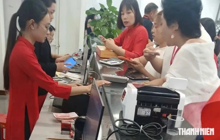 Theo dấu khách Trung Quốc vào những “phòng VIP” bán hàng trăm triệu đồng- Ảnh 10.