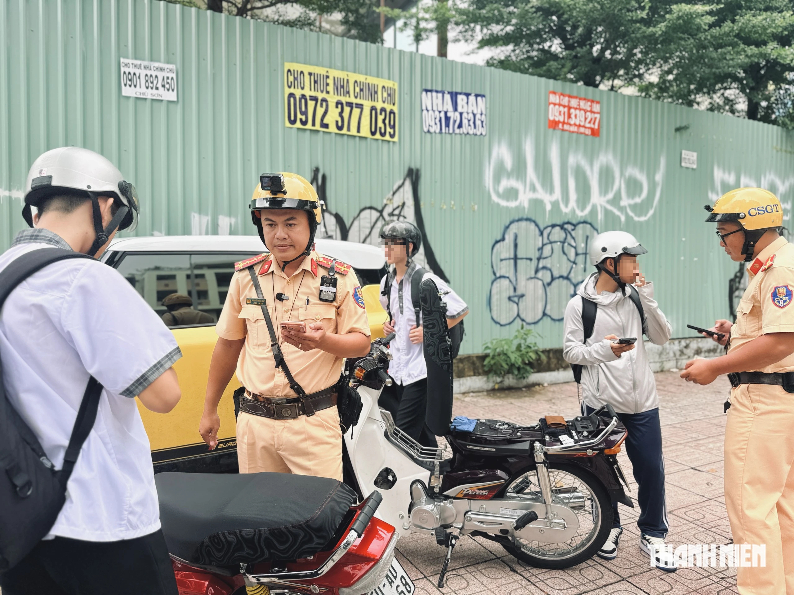 Bị CSGT thổi, học sinh bất ngờ: Phải đúng sinh nhật mới được chạy xe gắn máy?- Ảnh 4.
