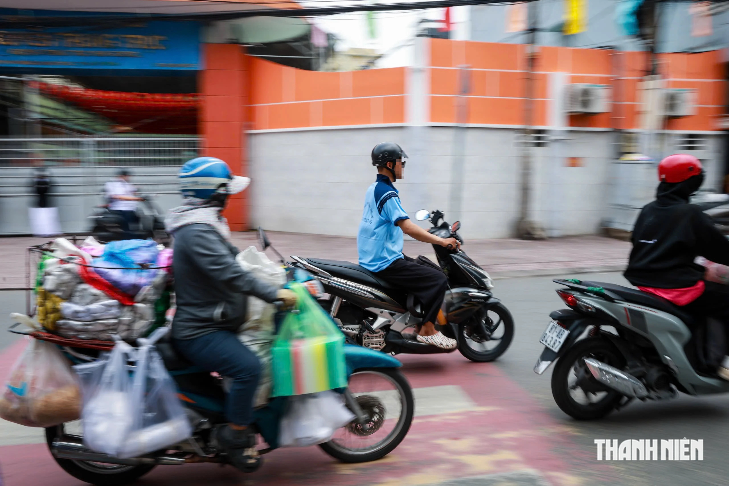 Học sinh ở TP.HCM đi xe máy: Sao nhiều phụ huynh vẫn để con vi phạm?- Ảnh 4.