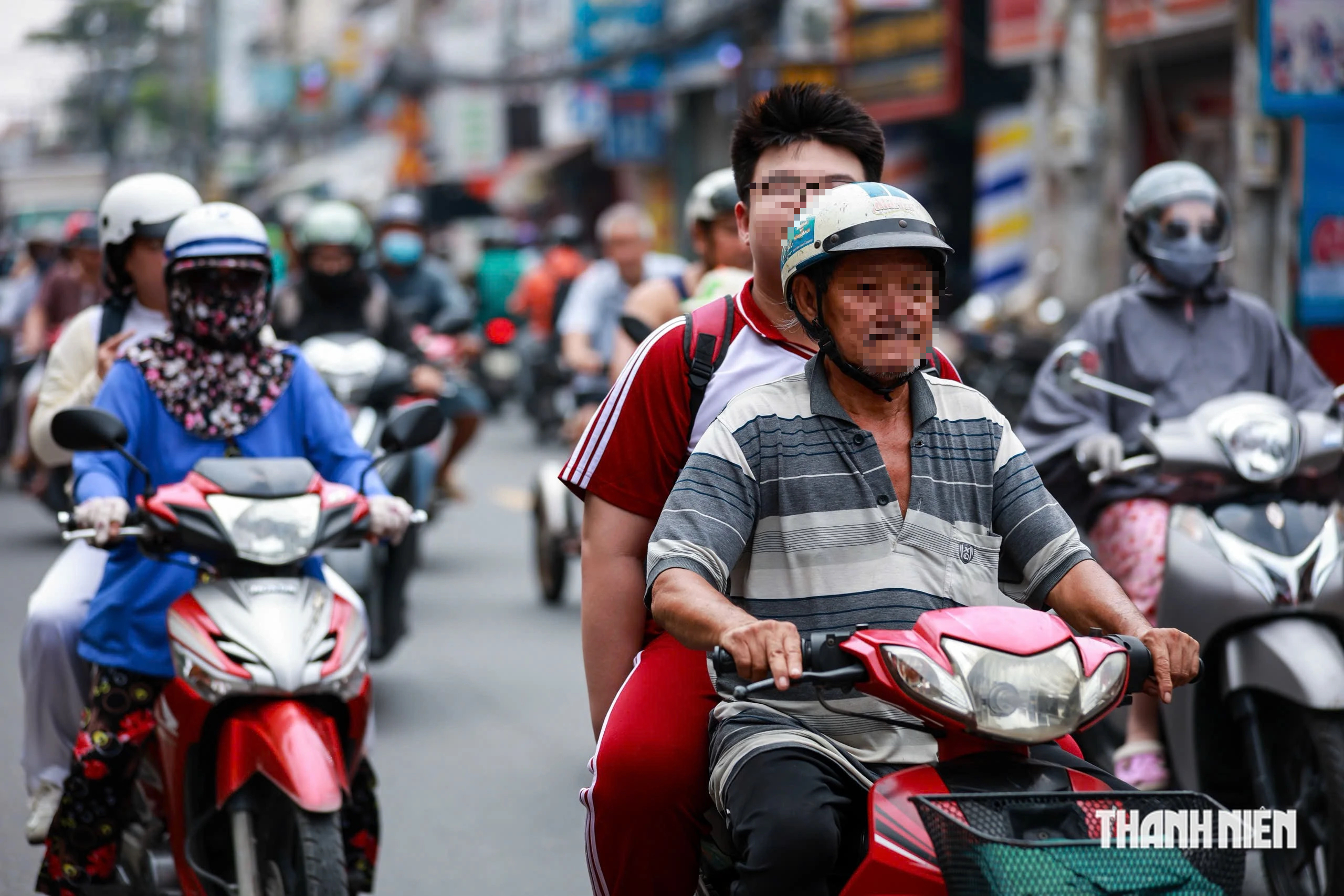 Học sinh ở TP.HCM đi xe máy: Sao nhiều phụ huynh vẫn để con vi phạm?- Ảnh 6.