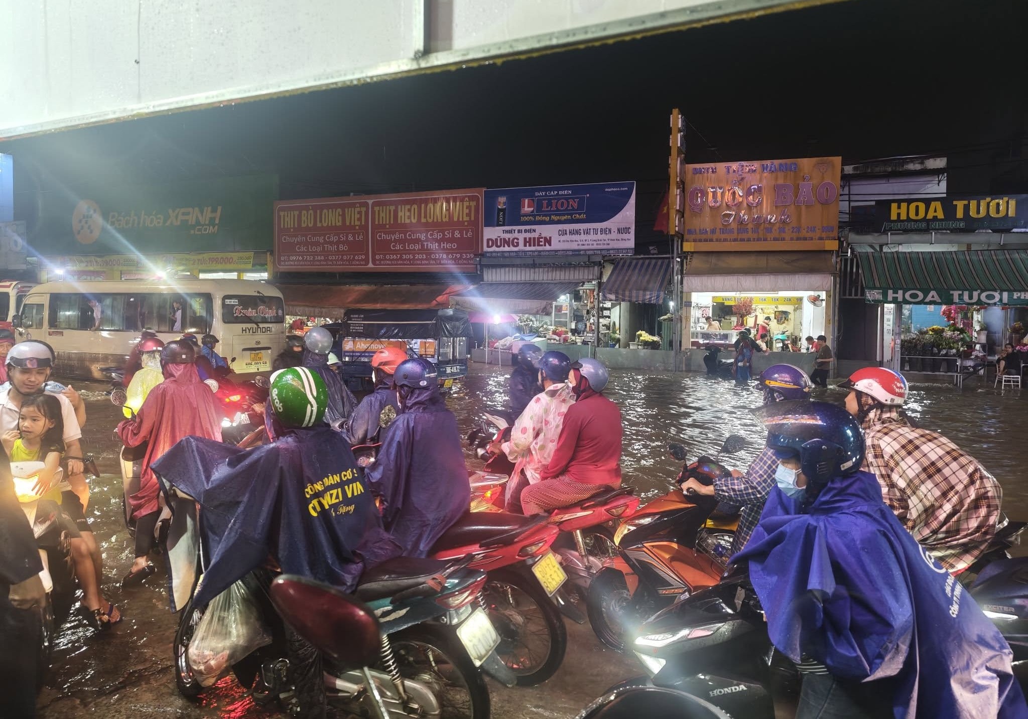 Hầm chui ở Đồng Nai ngập nhẹ sau cơn mưa - Ảnh 1.