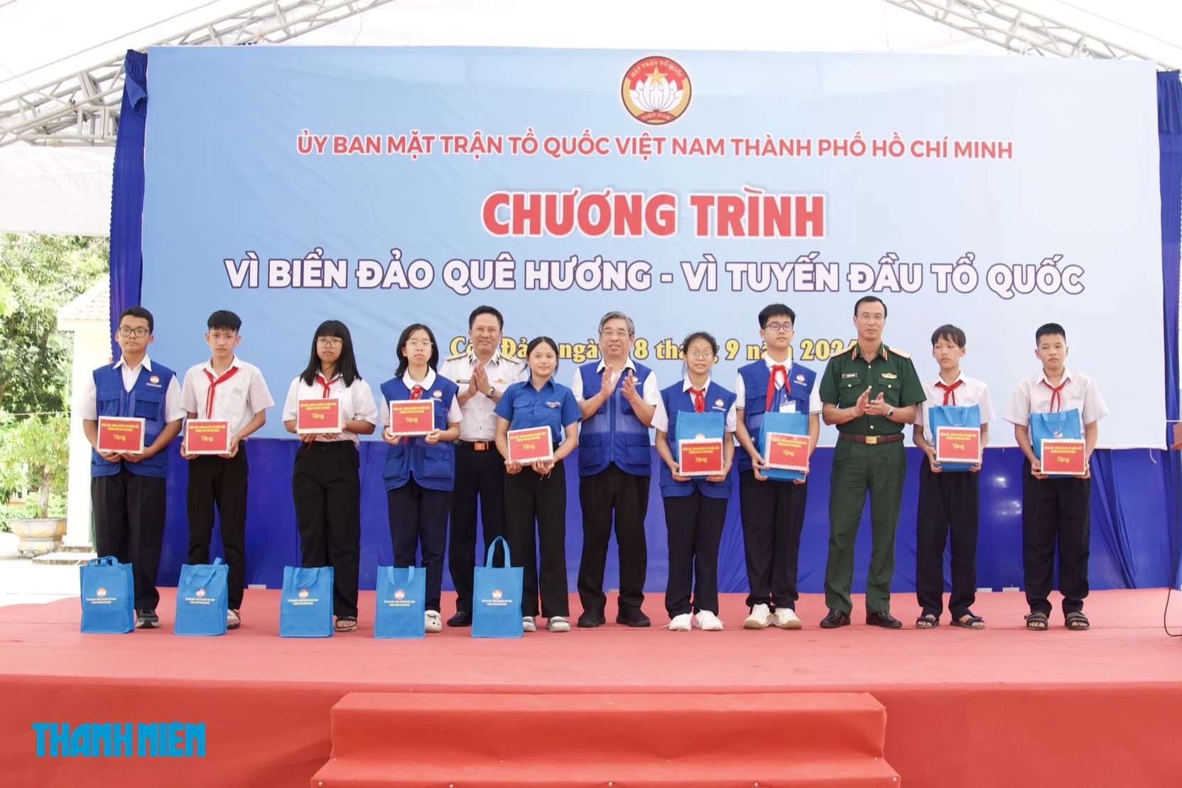Đoàn công tác Trung ương, TP.HCM chăm lo đời sống quân dân đặc khu Côn Đảo - Ảnh 5.