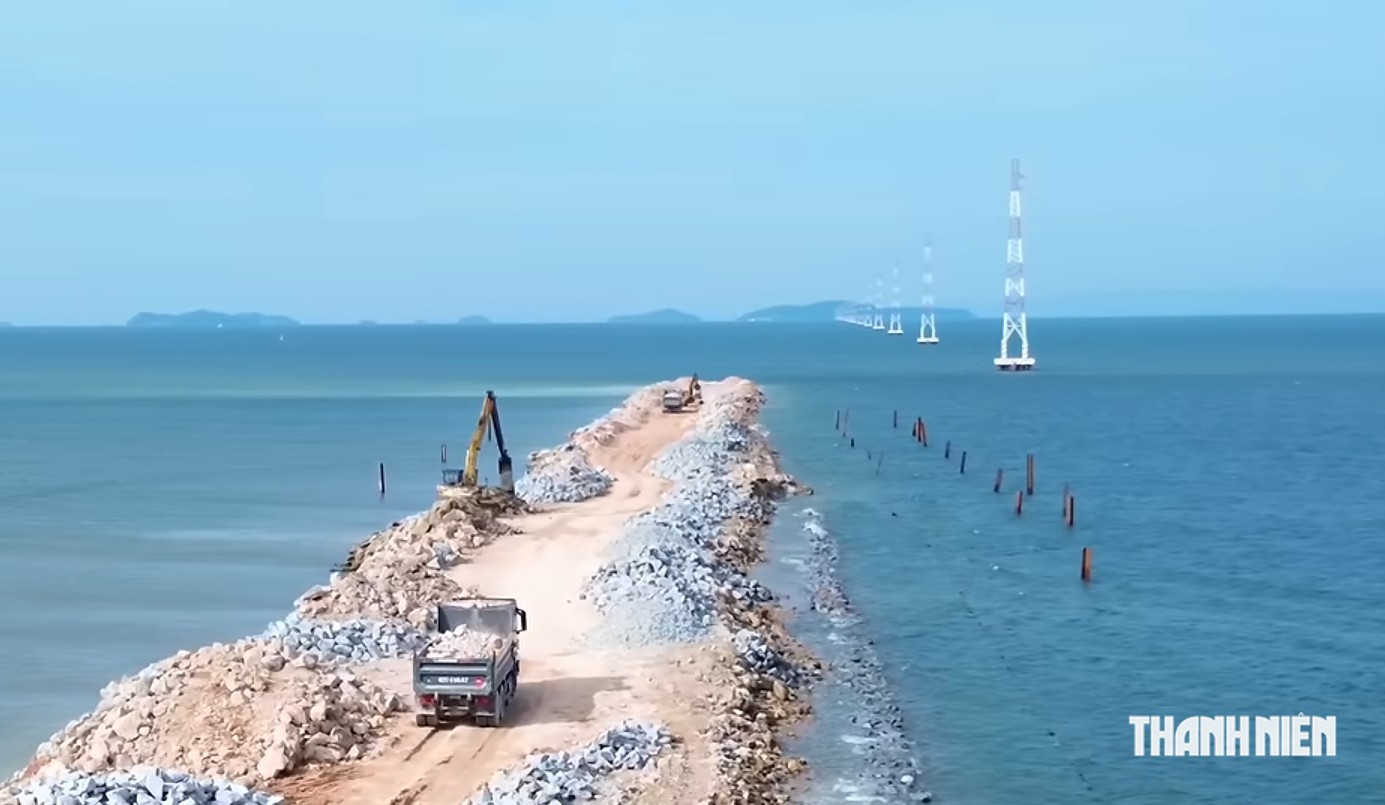 Ngày đêm bám trụ công trường đường dẫn ra cảng tổng hợp Hà Tiên - Ảnh 6.