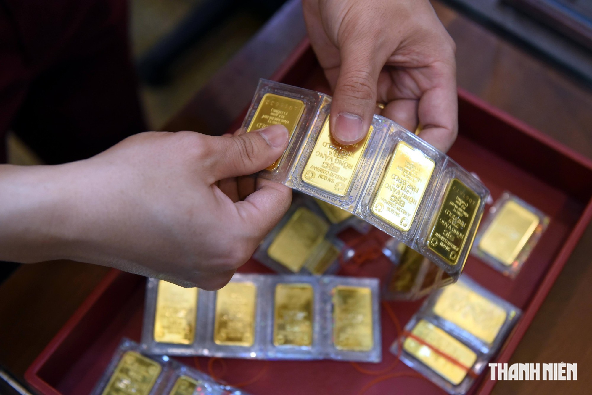 Vàng tăng không đủ bù lỗ, ngân hàng hút USD- Ảnh 1.