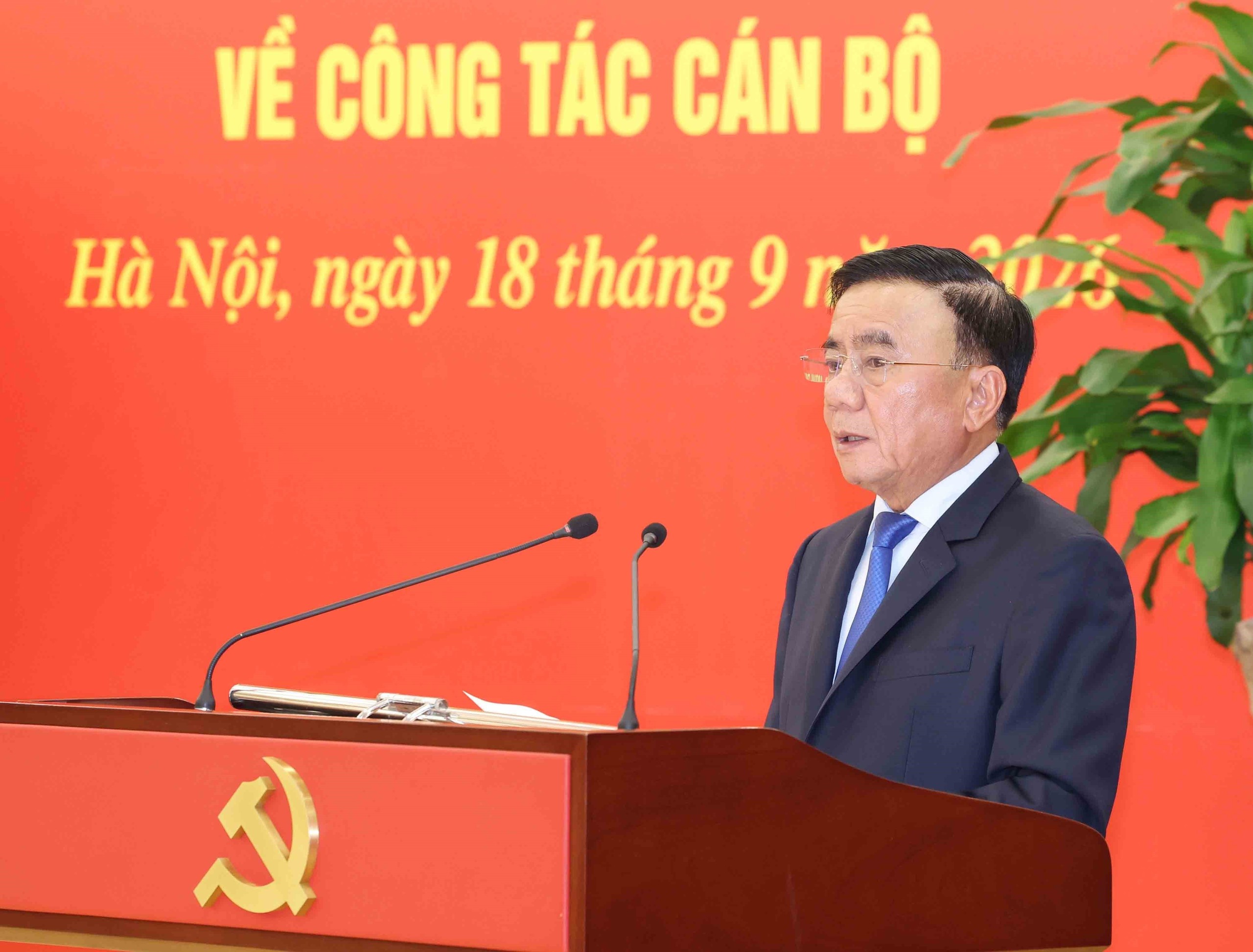 Bộ Chính trị, Ban Bí thư điều động, phân công 12 nhân sự mới - Ảnh 1.