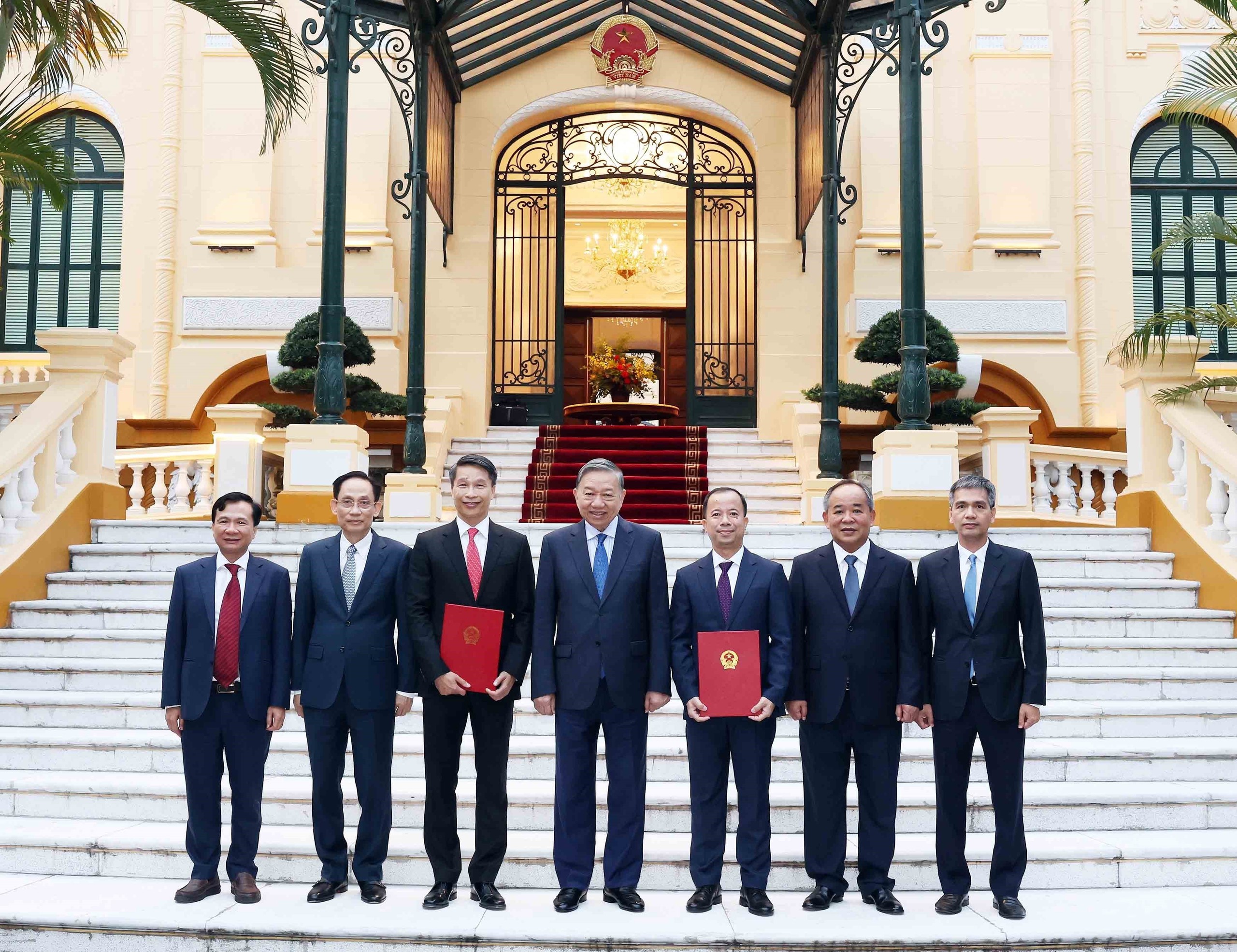Tổng Bí thư, Chủ tịch nước trao Quyết định bổ nhiệm 2 Đại sứ Việt Nam - Ảnh 1.