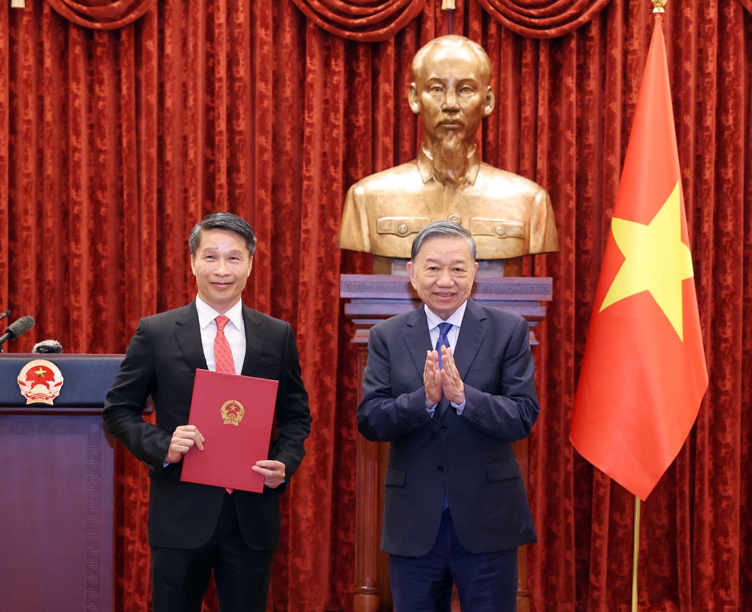Tổng Bí thư, Chủ tịch nước trao Quyết định bổ nhiệm 2 Đại sứ Việt Nam - Ảnh 2.