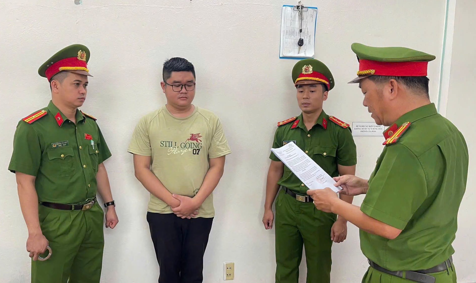Khởi tố cựu nhân viên ngân hàng vay tiền 'đáo hạn ngân hàng', chiếm đoạt tiền tỉ- Ảnh 1.