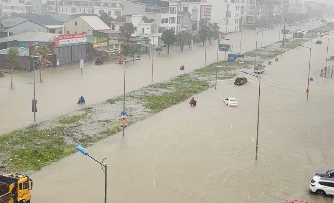 Mưa xối xả, Vinh chìm trong nước- Ảnh 5.