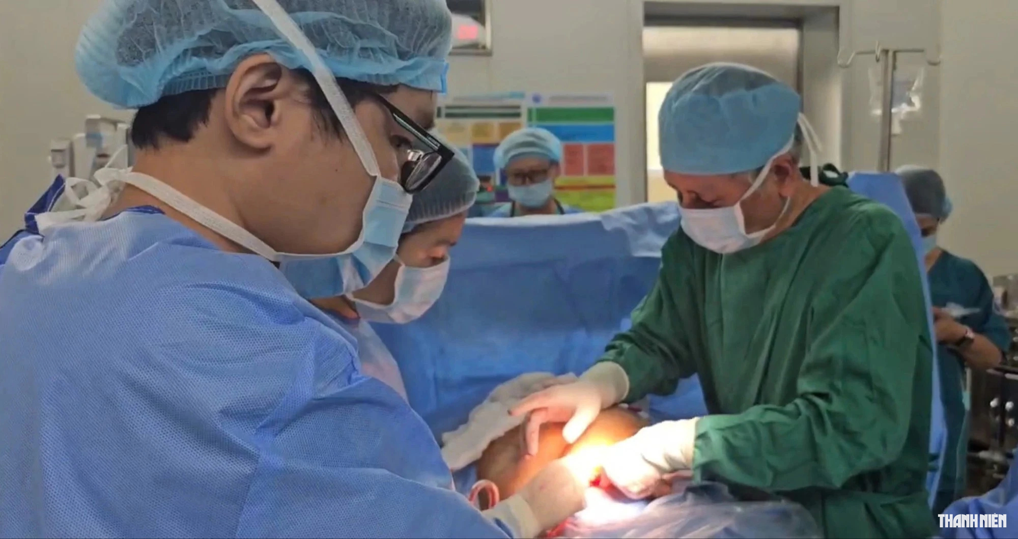 Giám đốc Bệnh viện Từ Dũ: Biến cố nguy hiểm sau sinh tính bằng phút, bằng giờ - Ảnh 2.
