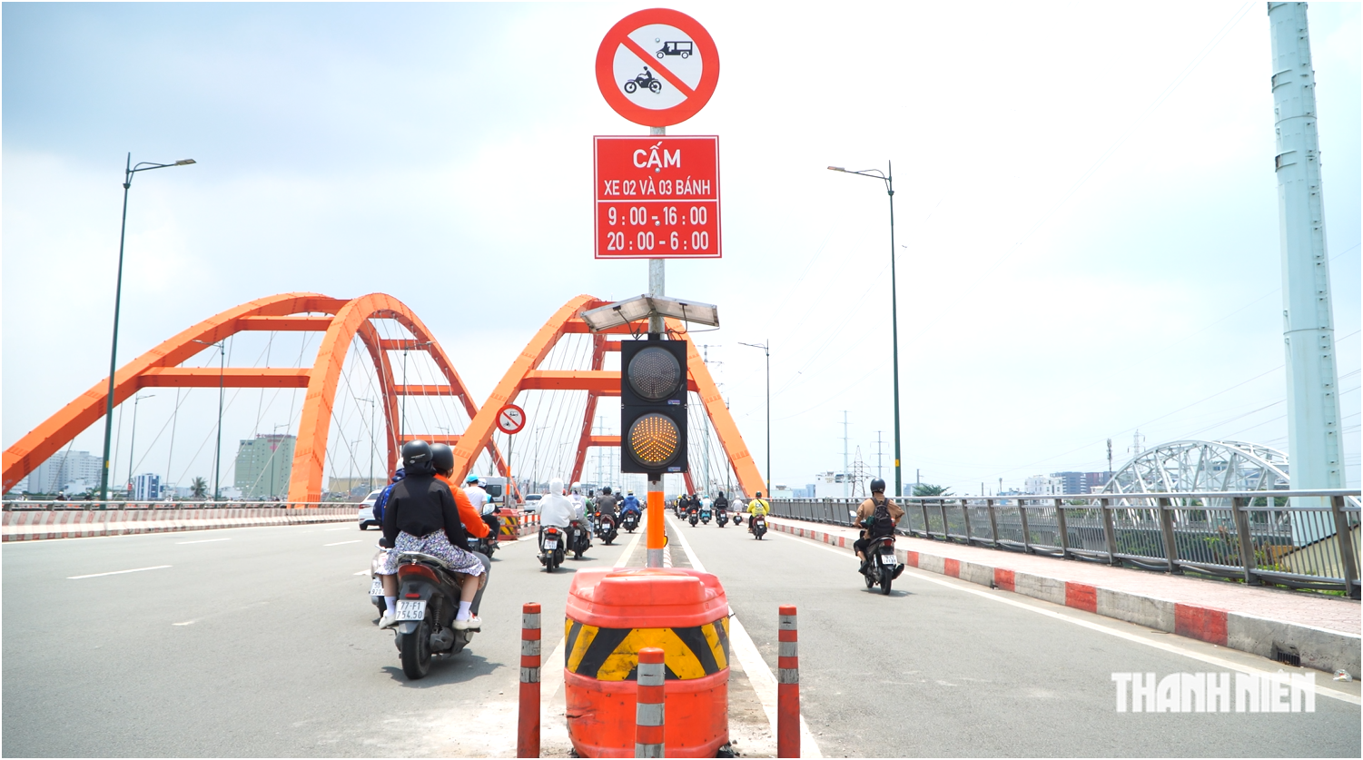 Cầu Bình Lợi 2 phân làn theo giờ, thay đổi cách đi trên cây cầu - Ảnh 4.