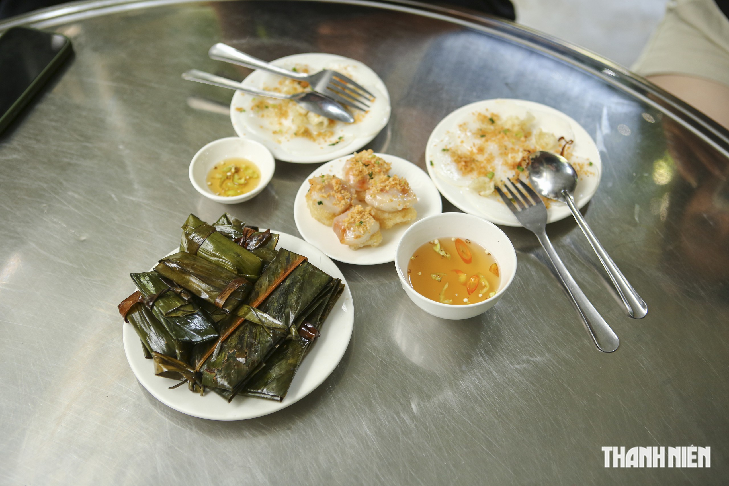 Quán bánh Huế 50 năm, có hôm phải treo biển dừng phục vụ vì quá đông- Ảnh 4.