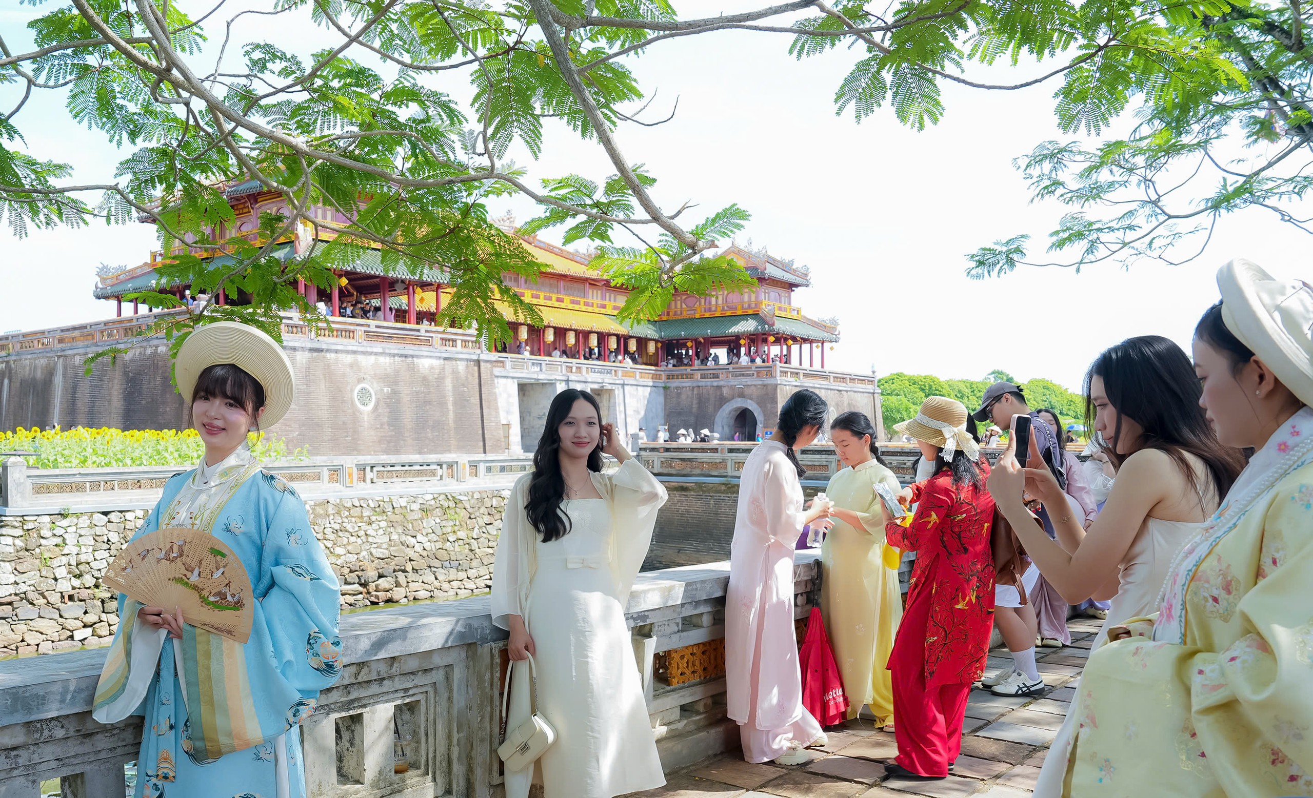 Huế rộn ràng giải đua ghe sông Hương và mở cửa di tích đón khách dịp 2.9 - Ảnh 13.