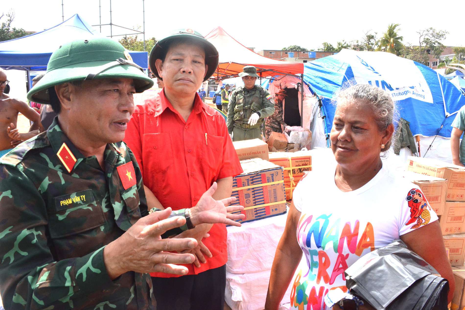 Vị tướng 3 lần dẫn quân đi cứu hộ nước ngoài: 'Phần thưởng lớn nhất là những cái ôm’- Ảnh 2.