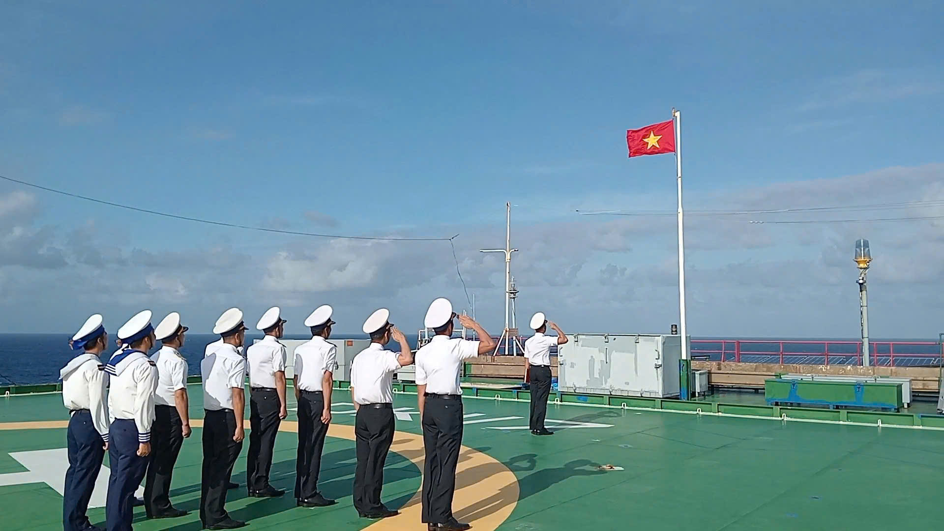 Lính nhà giàn DK1 vui Tết Độc lập- Ảnh 3.