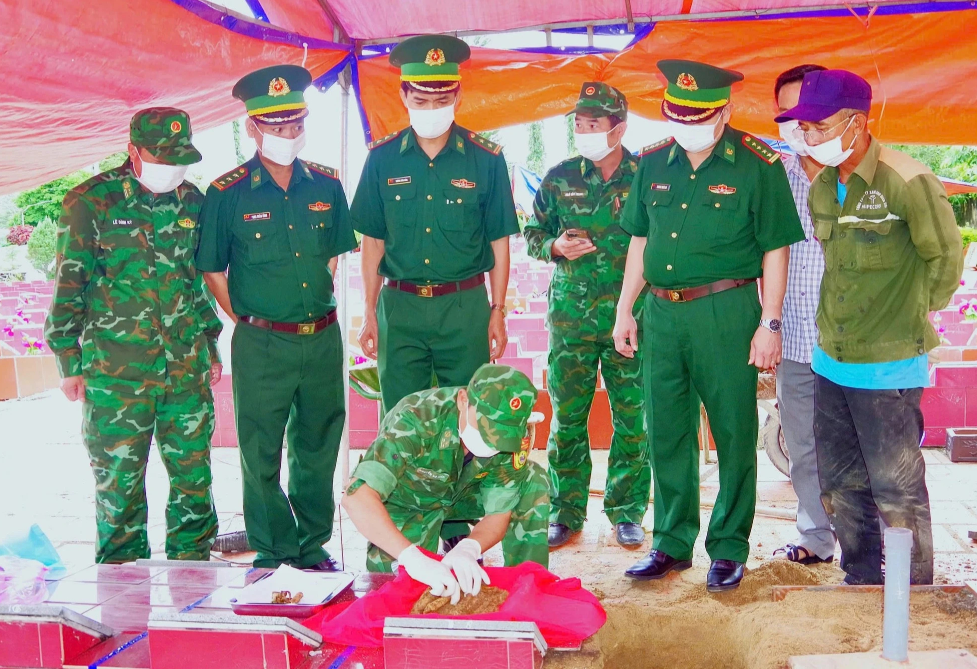 Lễ Quốc khánh 2.9, lính biên phòng vẫn bám nghĩa trang tìm đồng đội - Ảnh 5.