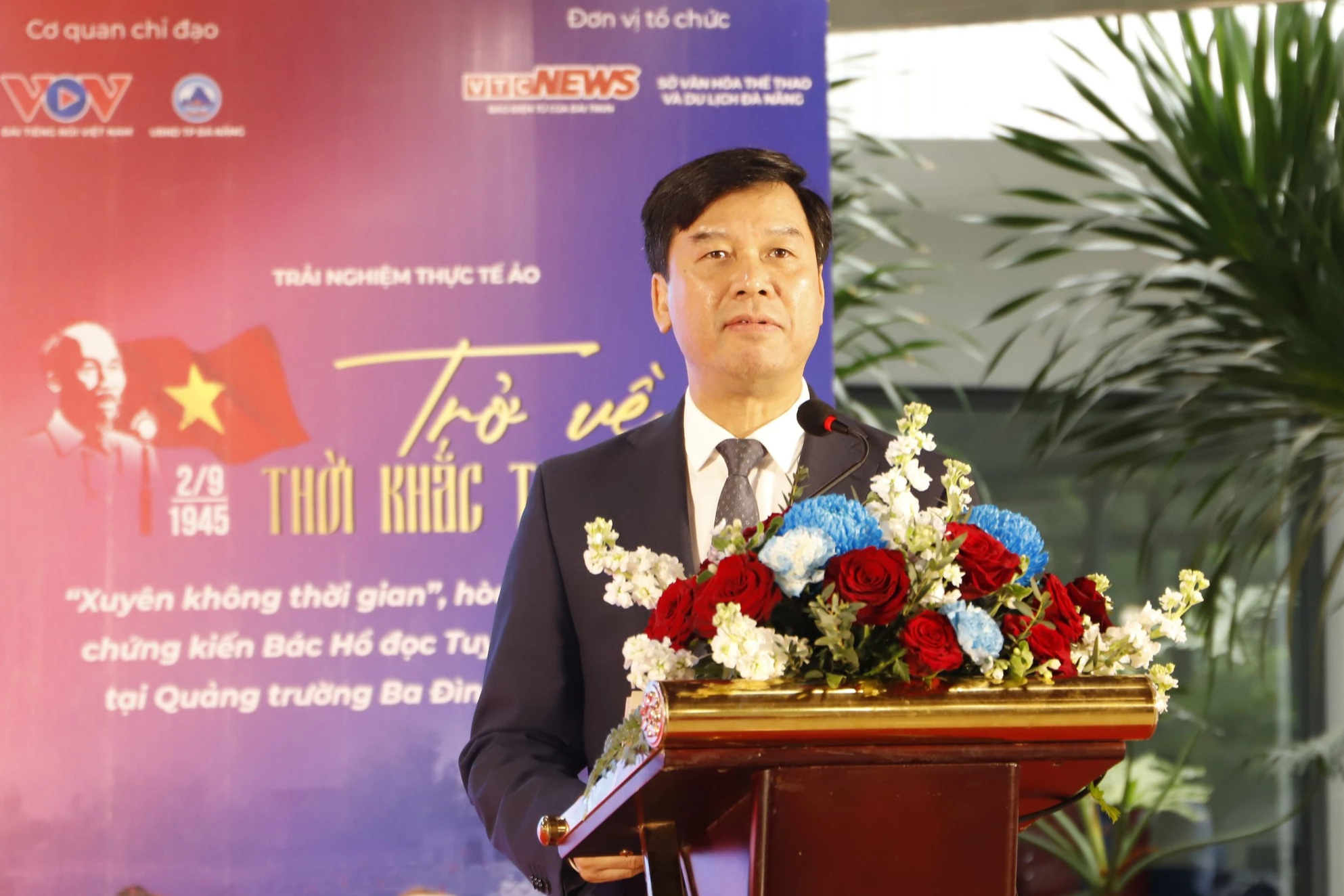 Đeo kính VR, người dân Đà Nẵng bất ngờ 'xuyên không' về Ba Đình 81 năm trước - Ảnh 2.