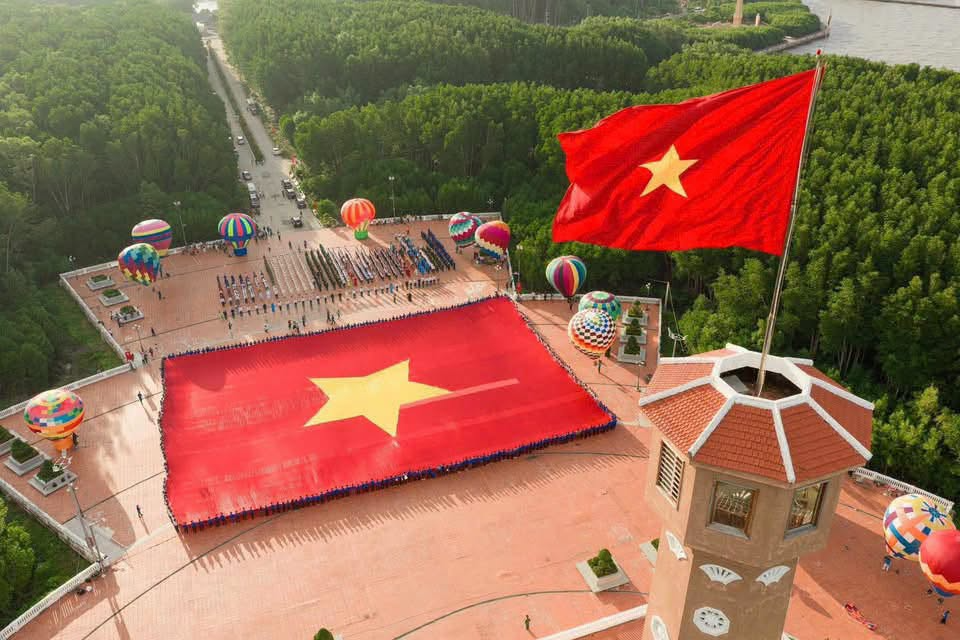 Từ địa đầu Đông bắc đến cực Nam: Nhịp Quốc ca trong ngày Tết Độc lập - Ảnh 8.