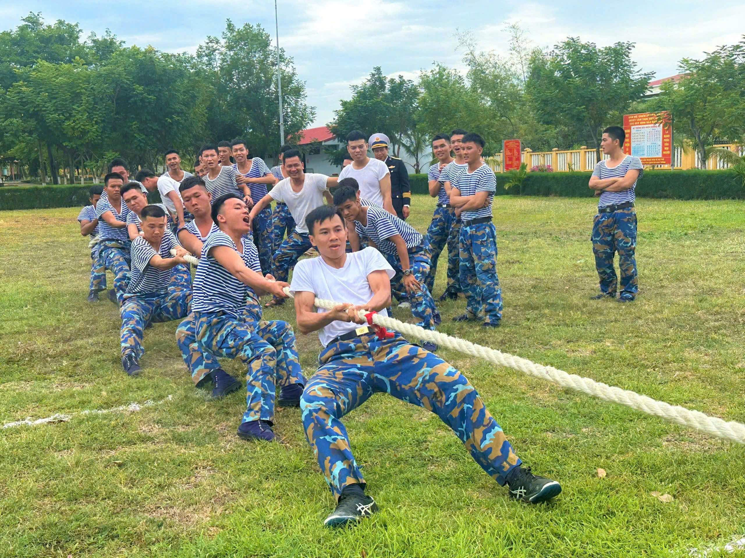 Vùng 4 Hải quân sôi nổi hoạt động chào mừng Quốc khánh 2.9- Ảnh 2.