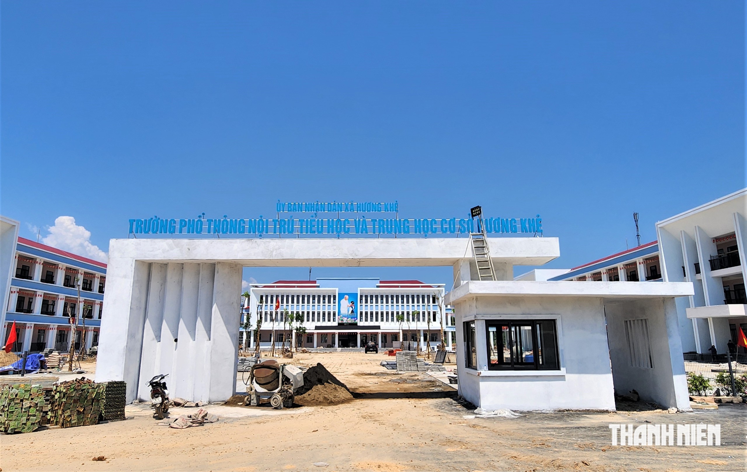 Thi công xuyên lễ, 'chạy đua' đưa trường nội trú vùng biên về đích- Ảnh 1.