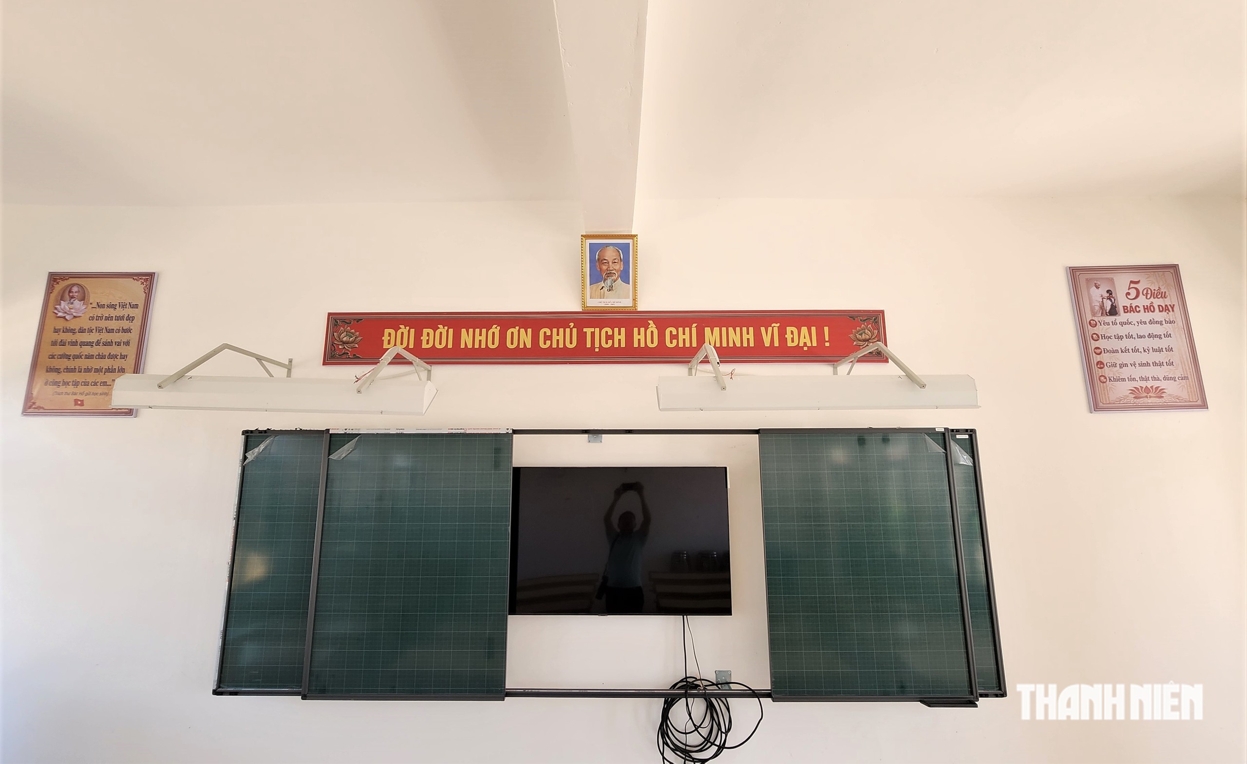Thi công xuyên lễ, 'chạy đua' đưa trường nội trú vùng biên về đích- Ảnh 9.