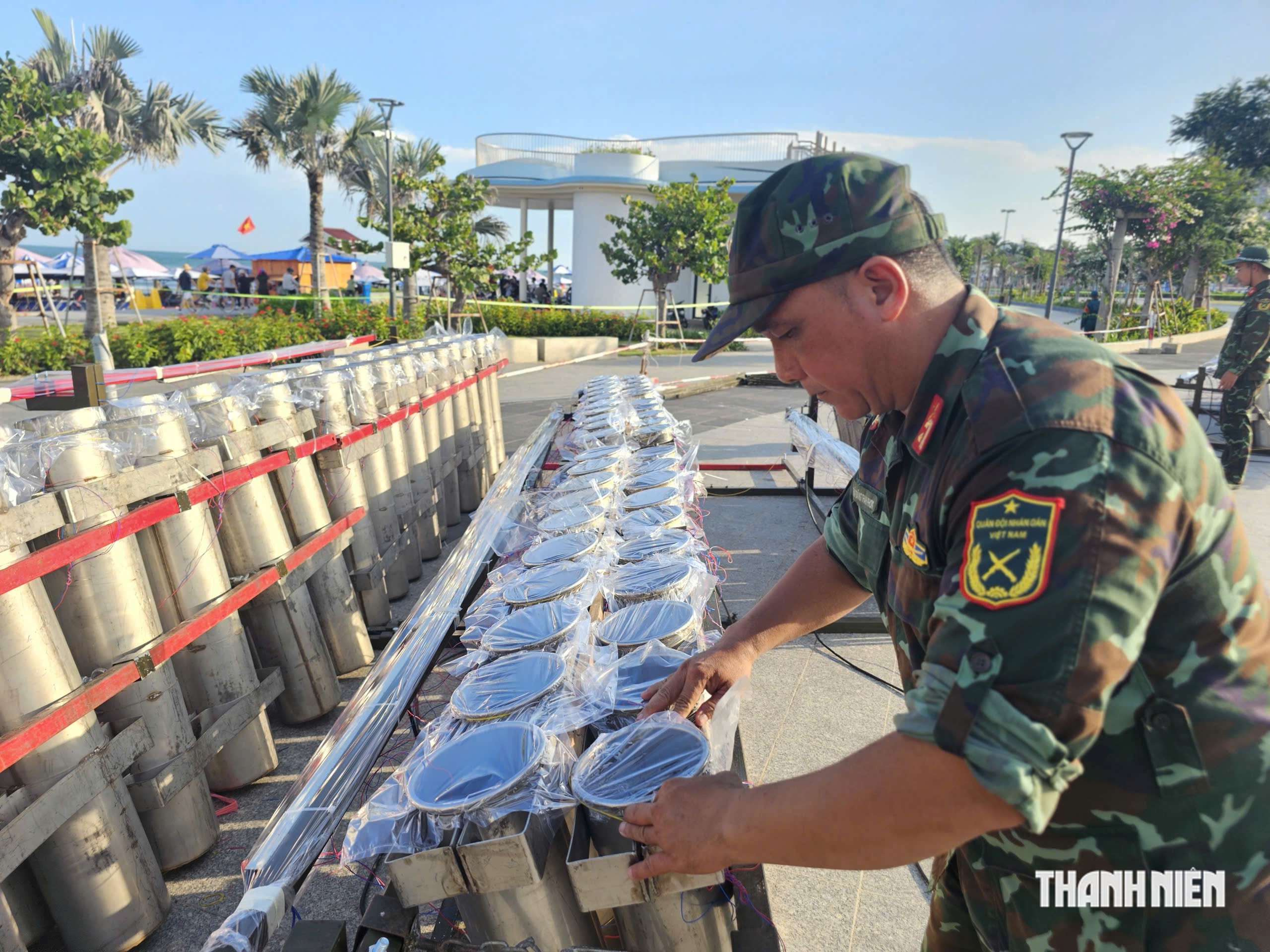 Bắn pháo hoa ở tháp Tam Thắng, đứng ở đâu để thấy pháo nổ hình trái tim?- Ảnh 2.