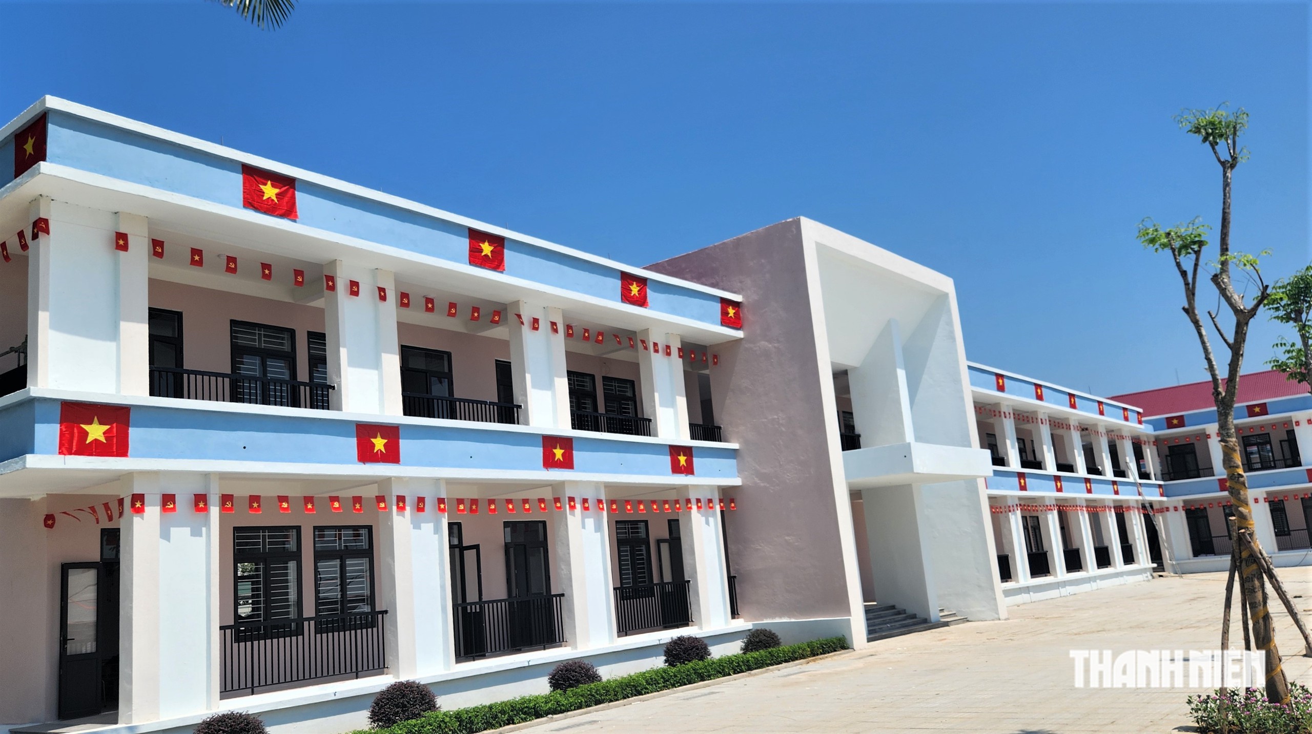 Thi công xuyên lễ, 'chạy đua' đưa trường nội trú vùng biên về đích- Ảnh 5.