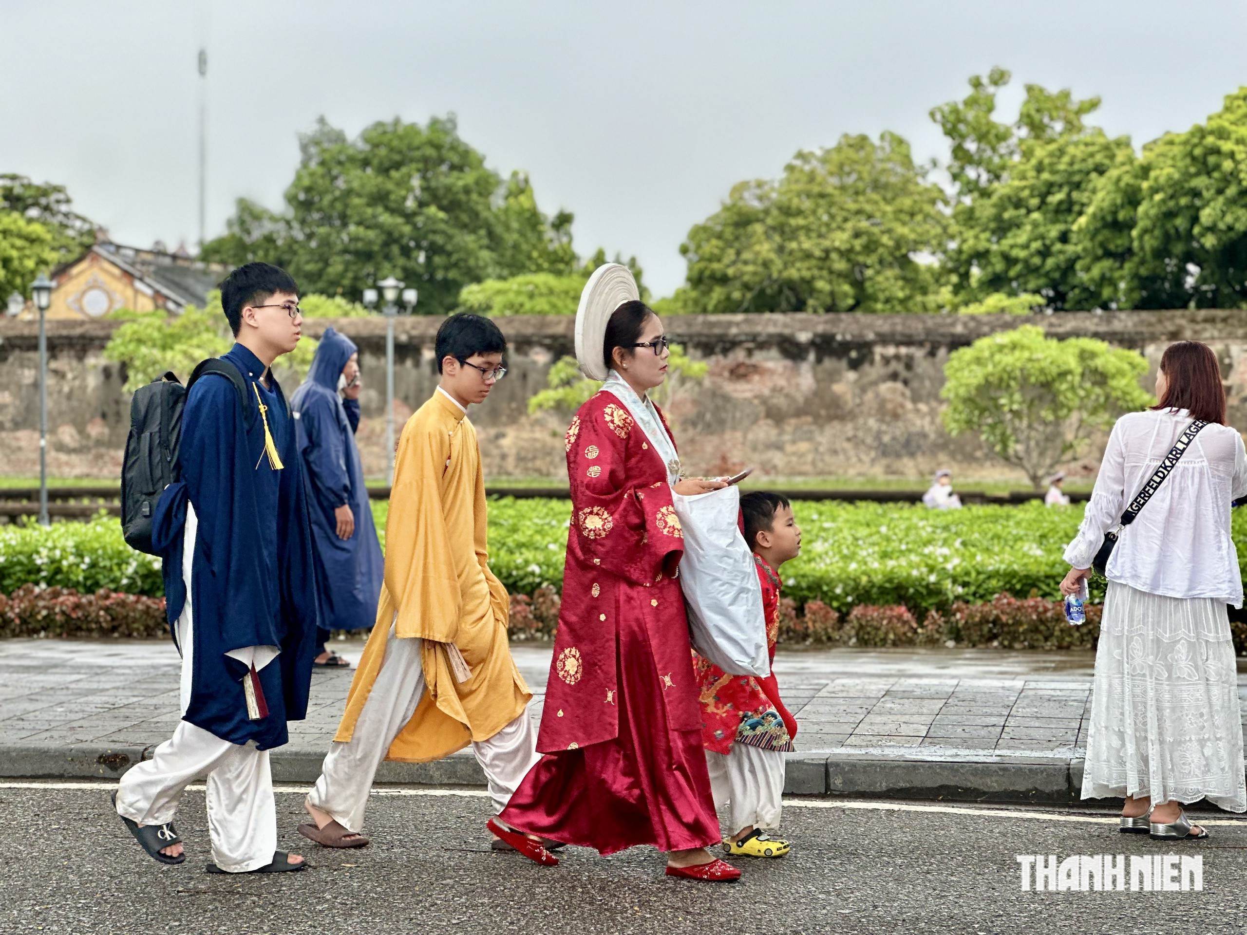 Đội mưa đi - Ảnh 22.