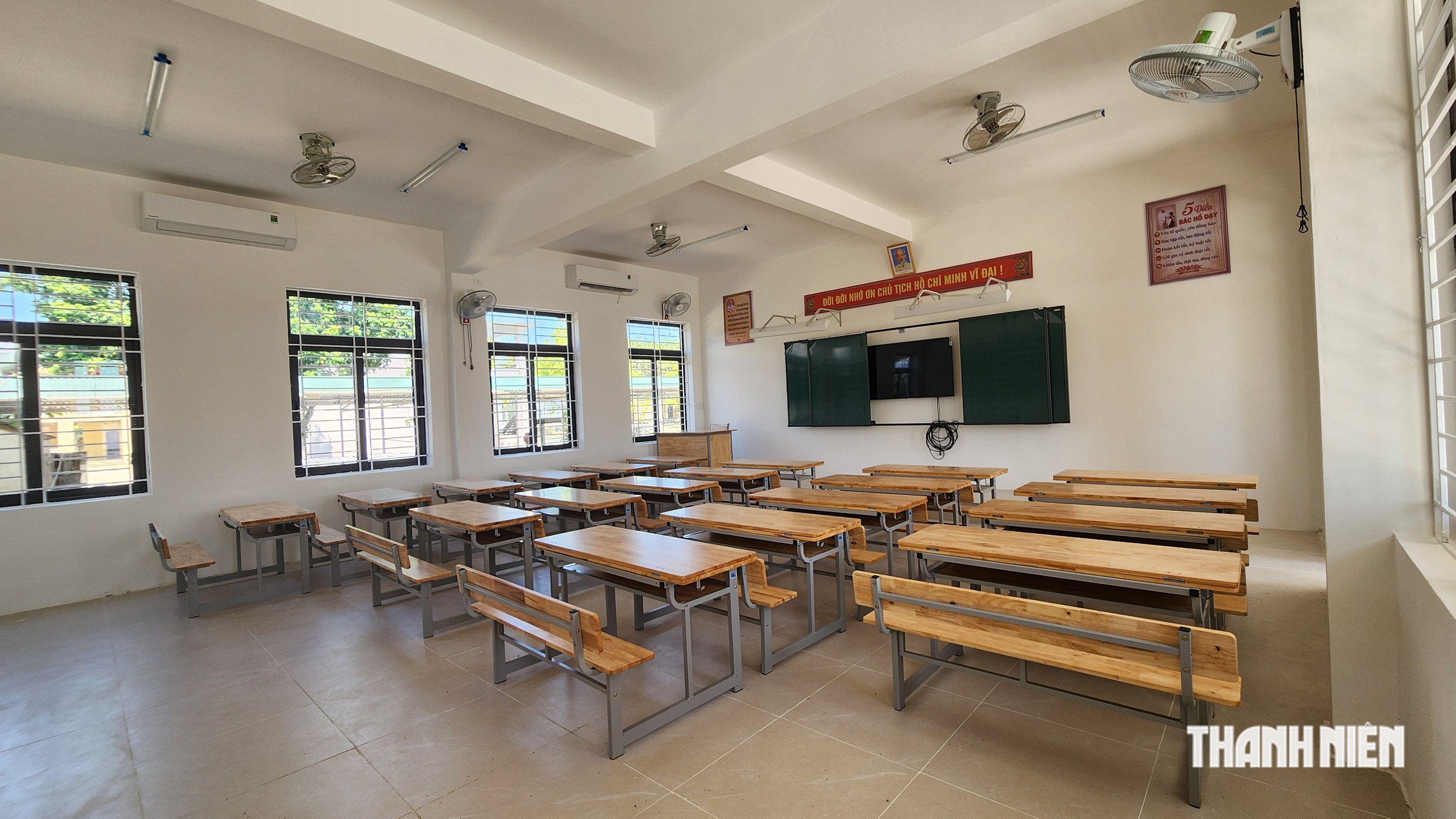 Thi công xuyên lễ, 'chạy đua' đưa trường nội trú vùng biên về đích- Ảnh 6.