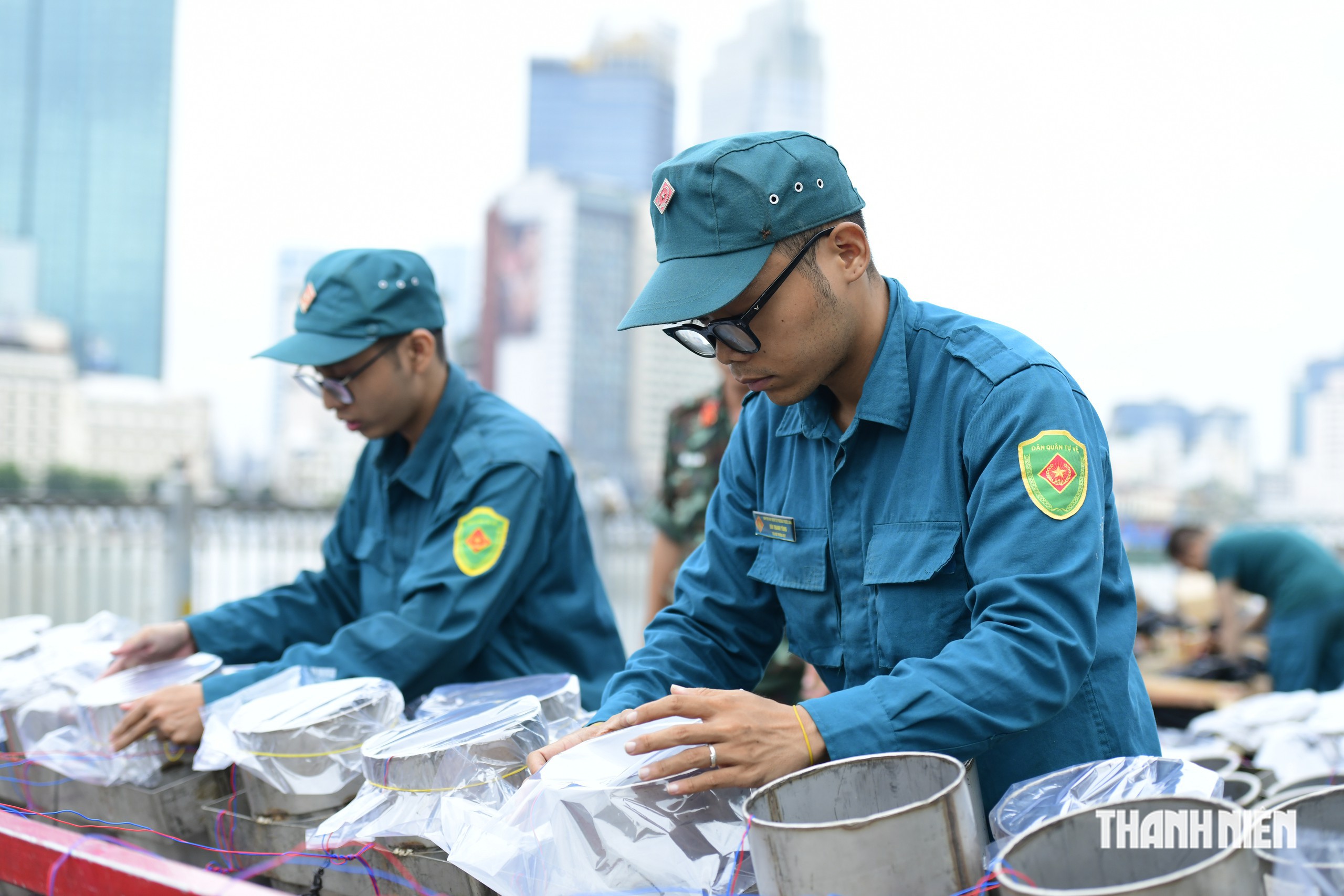 Pháo hoa Quốc khánh ở sông Sài Gòn tạo hình cây tre, vận hành tự động 100% - Ảnh 5.