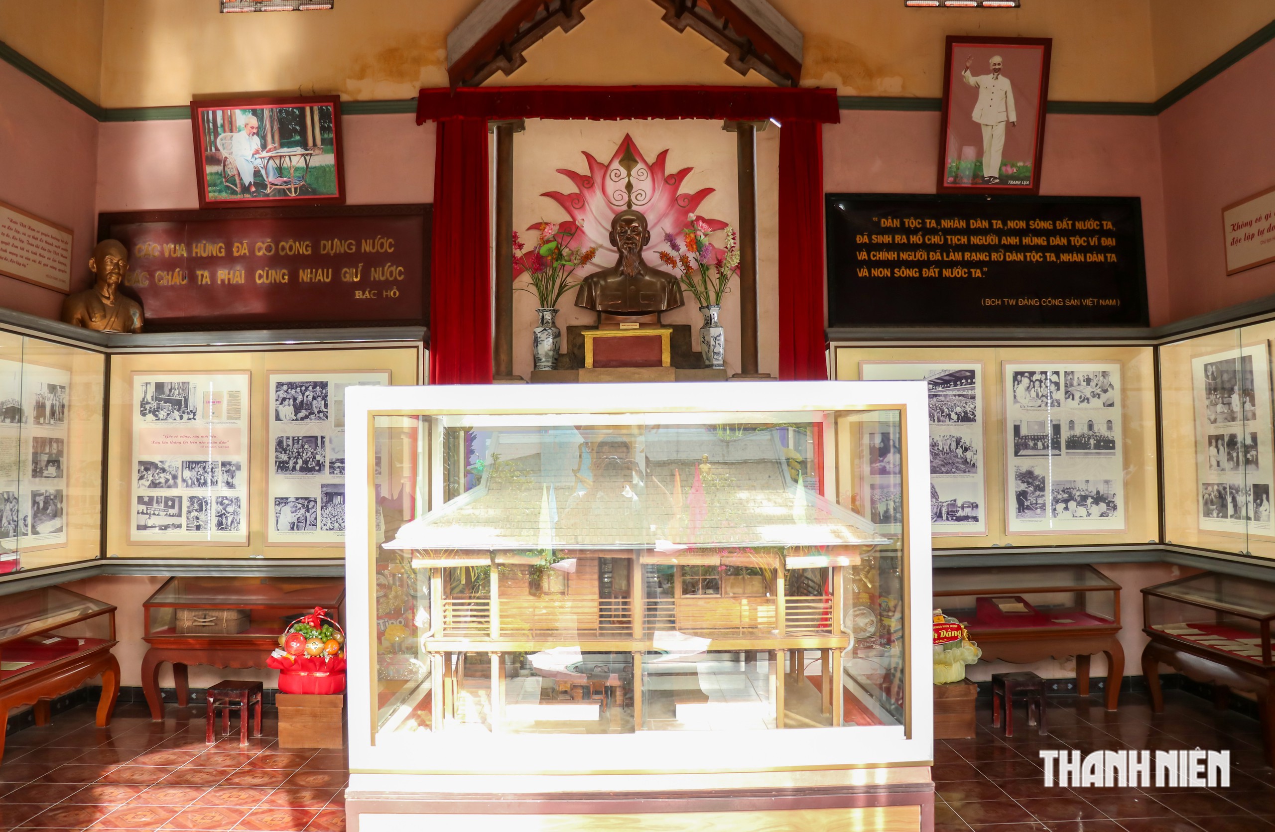 Tưởng niệm Chủ tịch Hồ Chí Minh trong ngày Quốc khánh 2.9 - Ảnh 4.