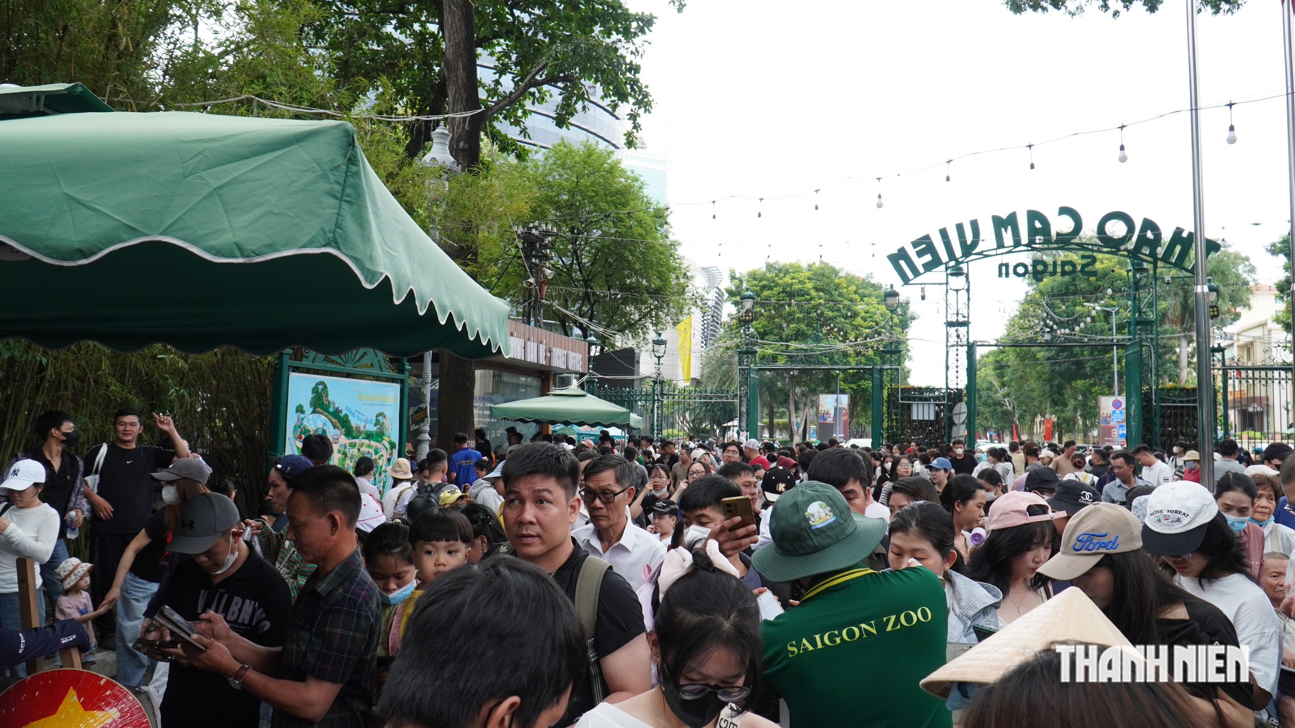 Thảo Cầm Viên sáng Quốc khánh 2.9: Ken đặc người, vé online ‘giải cứu’ - Ảnh 2.