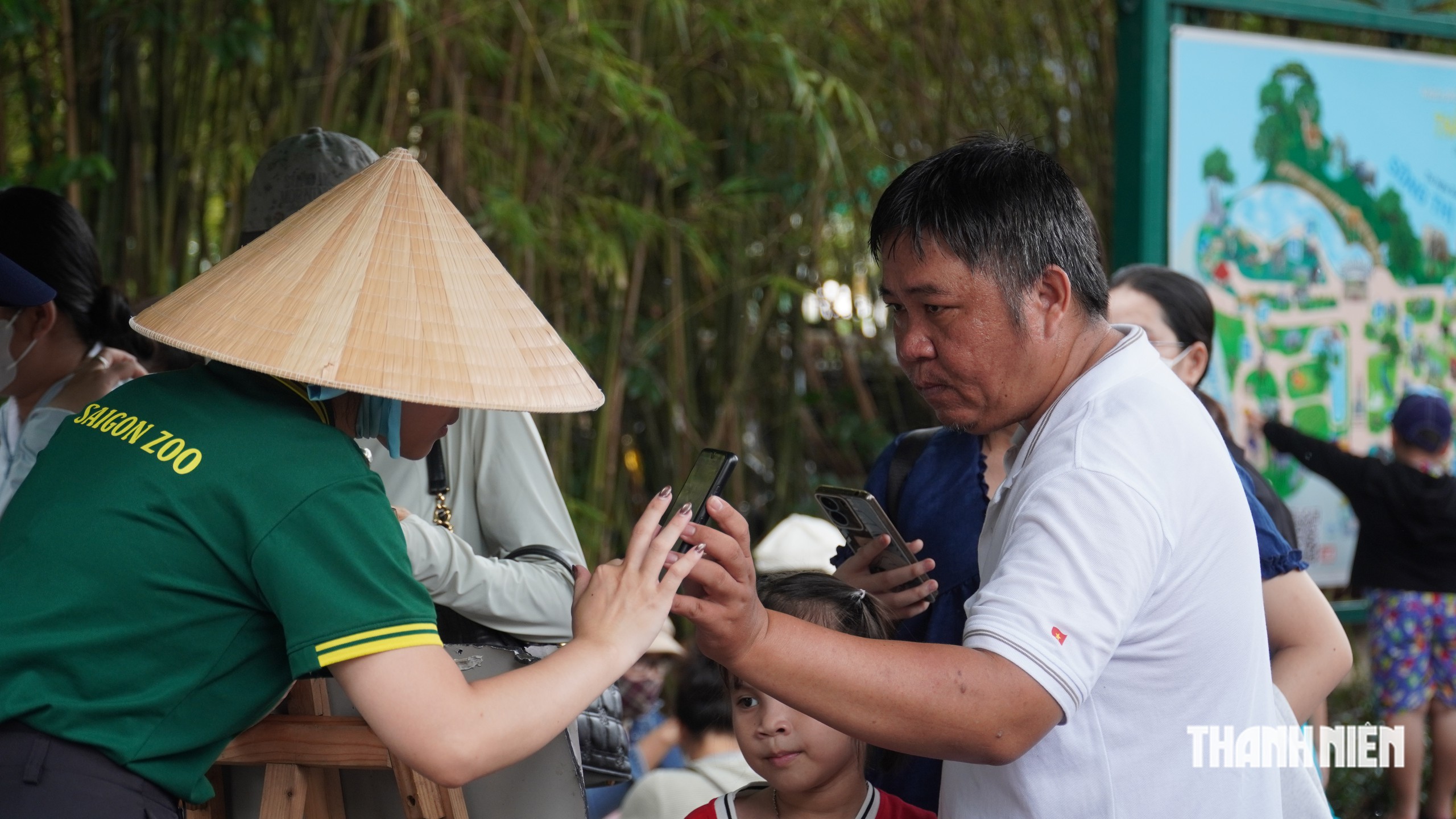 Thảo Cầm Viên sáng Quốc khánh 2.9: Ken đặc người, vé online ‘giải cứu’ - Ảnh 1.
