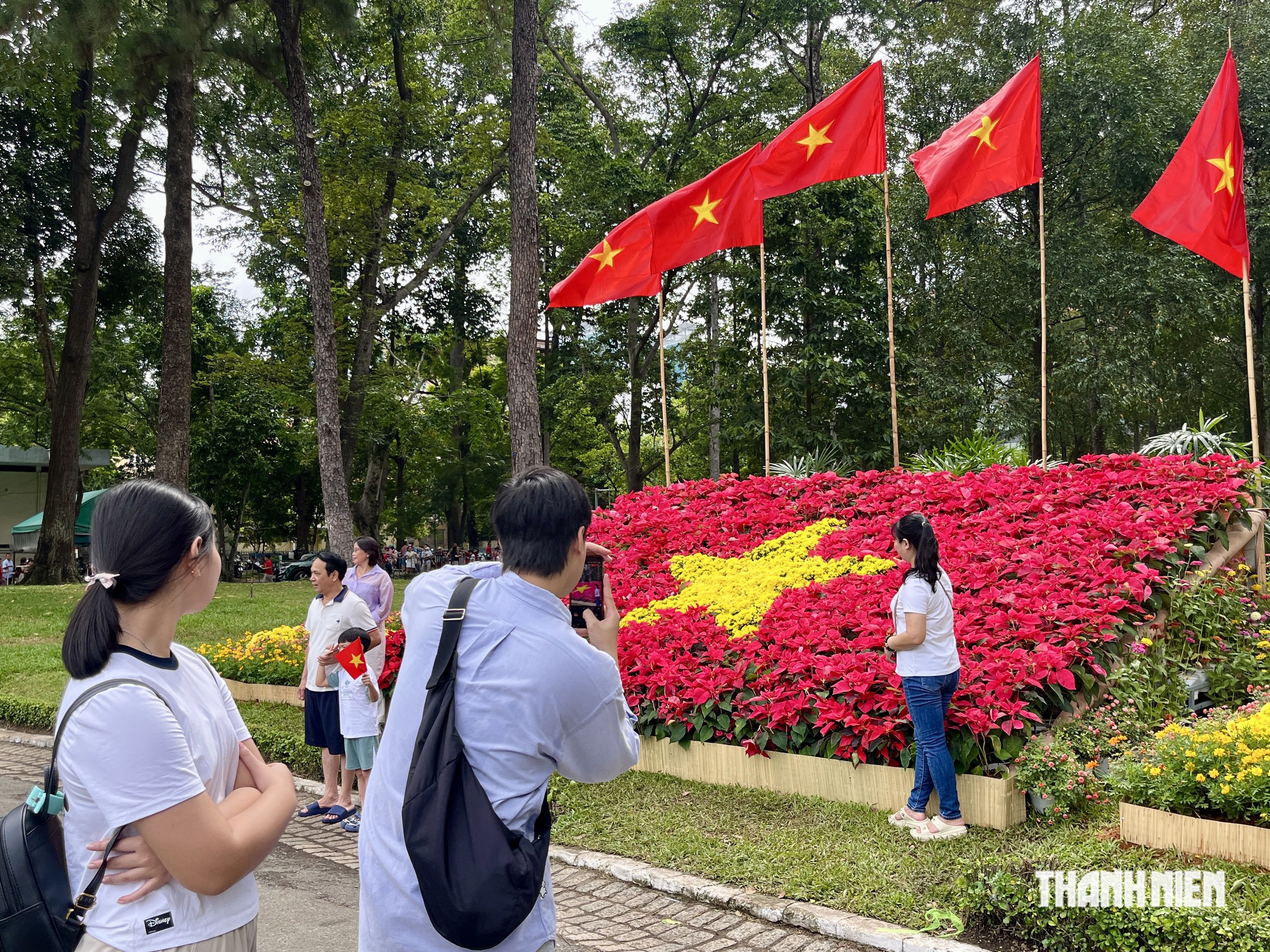 Người trẻ diện đồ, kéo nhau check-in Chợ Bến Thành, Dinh Độc Lập lễ 2.9 - Ảnh 15.