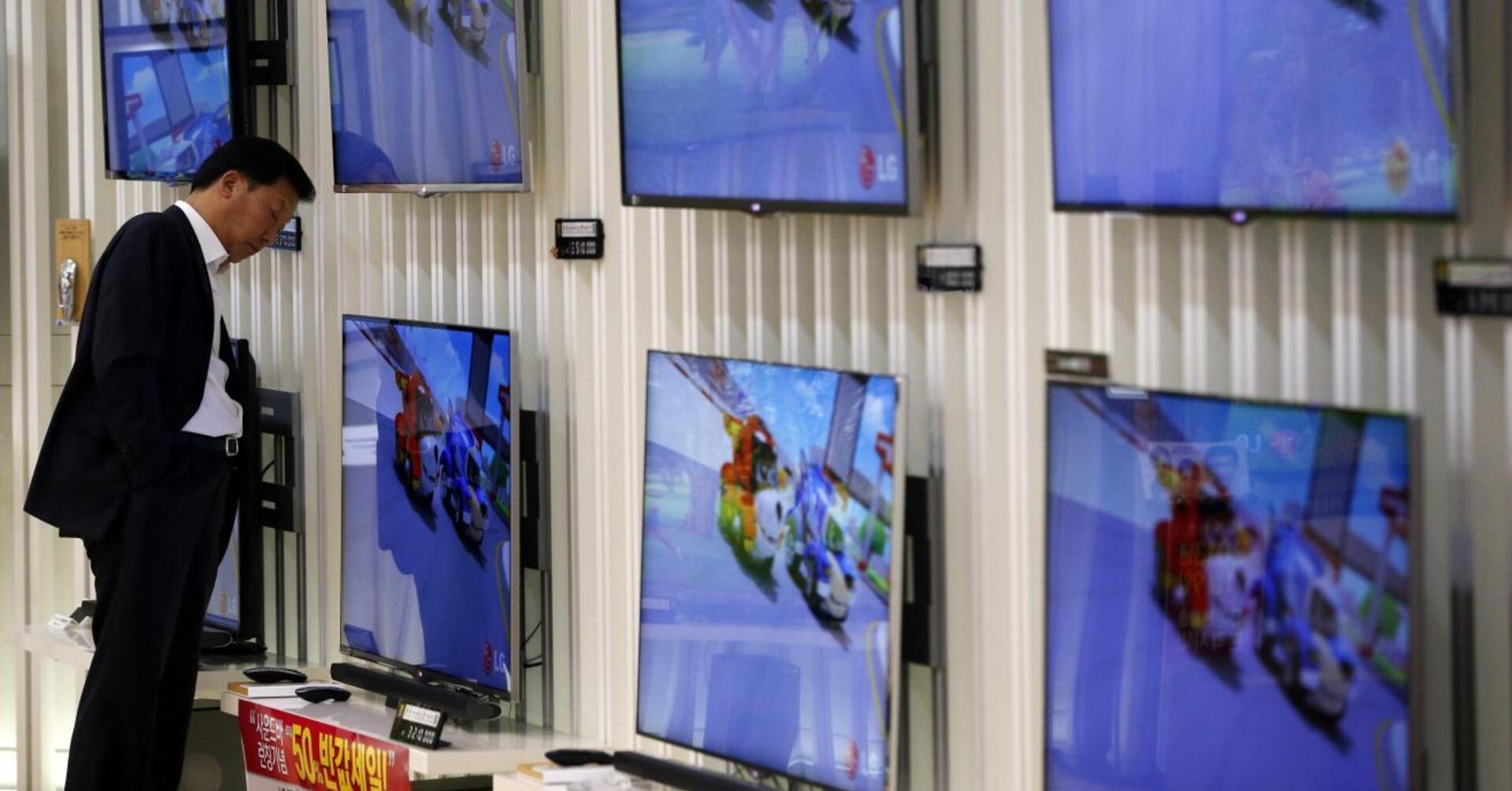 Vì sao nhiều người dùng Smart TV vẫn mua thêm thiết bị phát trực tuyến?- Ảnh 1.