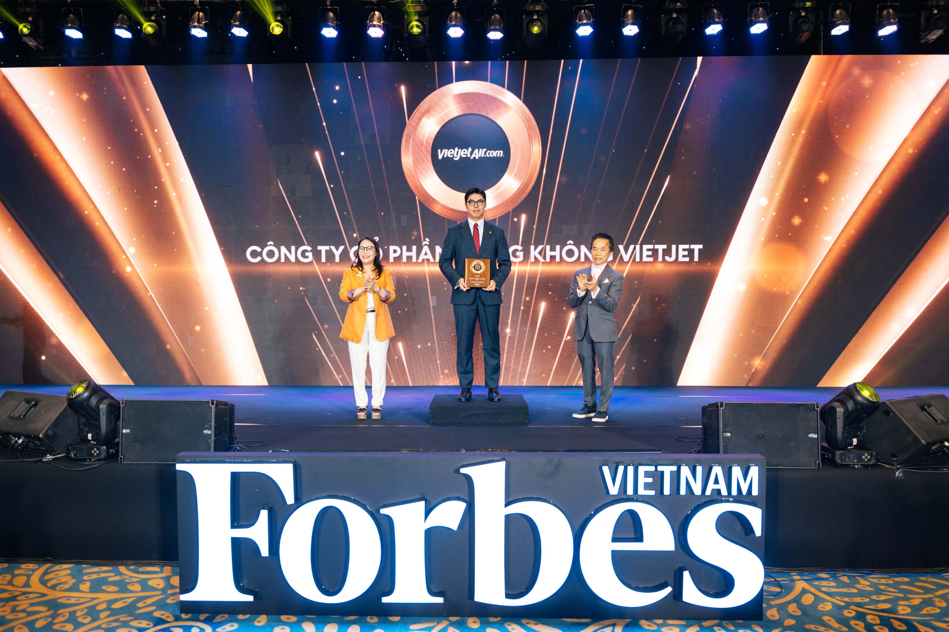 Forbes tiếp tục vinh danh Vietjet trong Top 50 Công ty niêm yết tốt nhất Việt Nam - Ảnh 1.