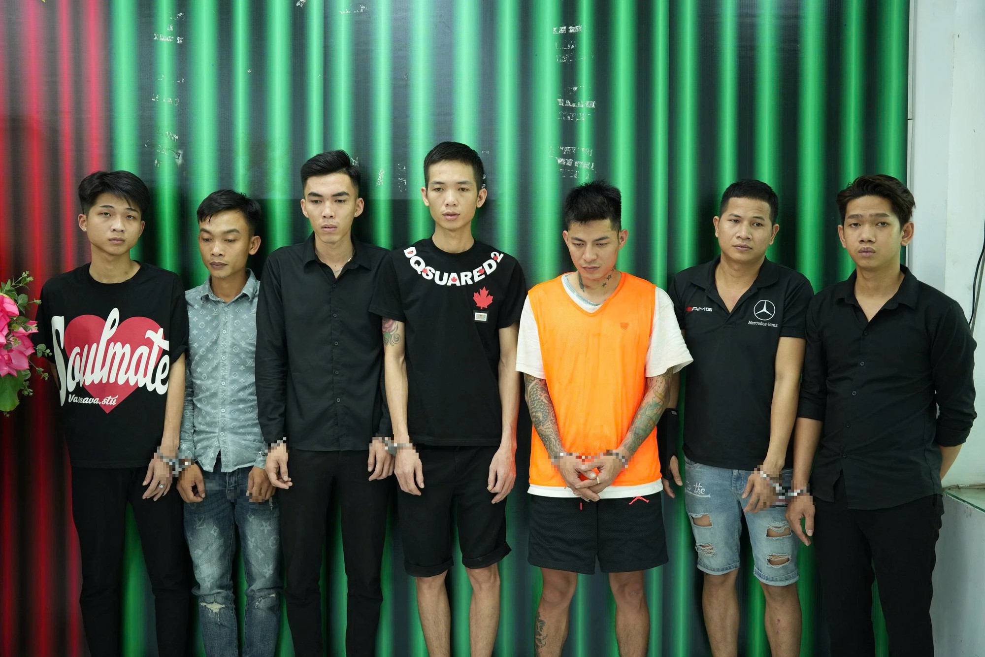 Vụ lái ô tô tông vào đám đông ở TP.HCM: Tạm giữ khẩn cấp 7 người- Ảnh 2.