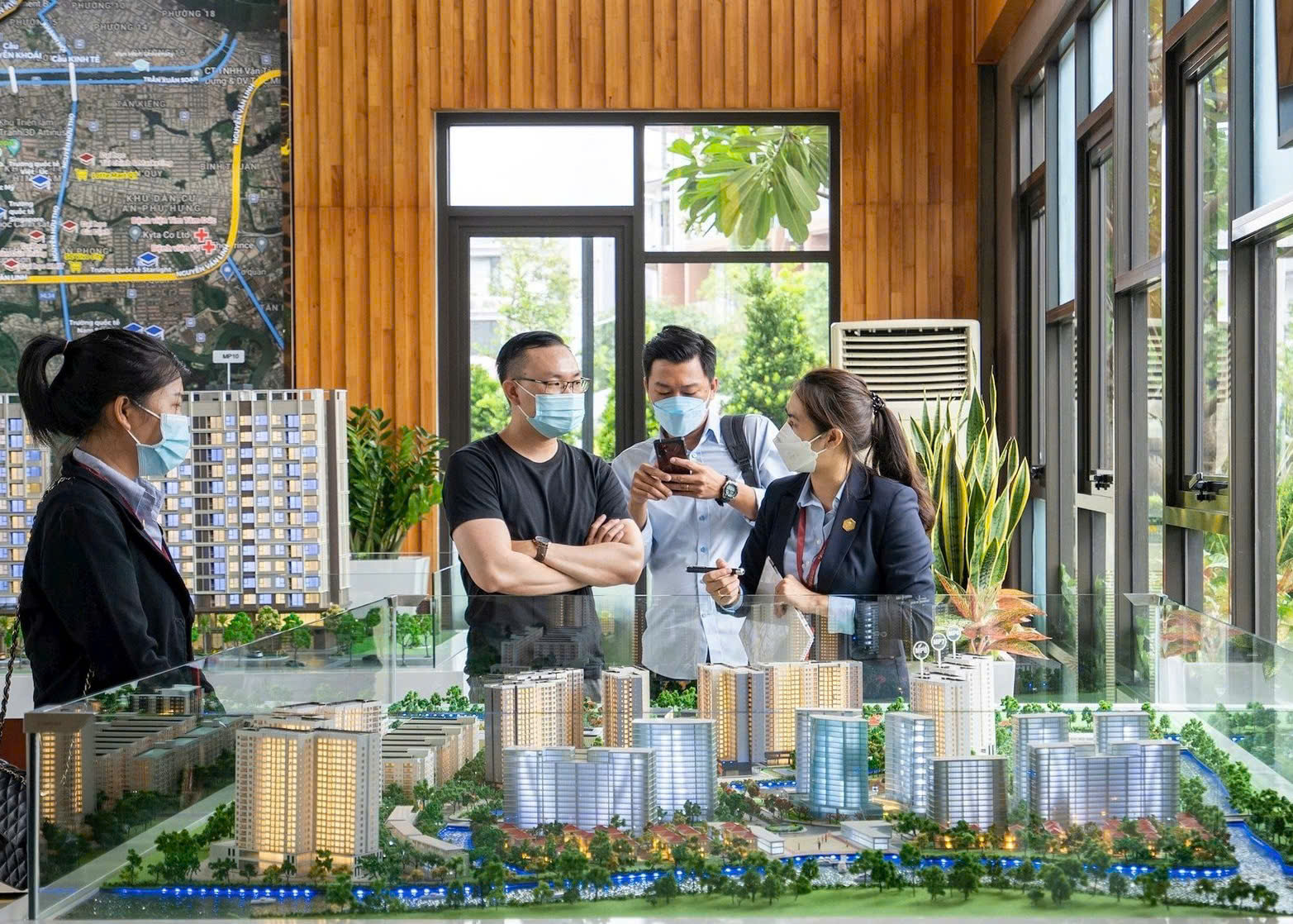 Bạn được nghe gì khi đi xem nhà cùng môi giới bất động sản?- Ảnh 1.