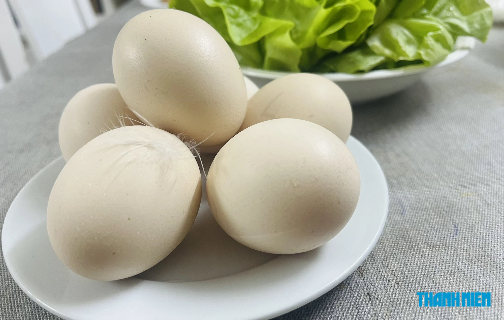 Người cholesterol máu cao và tăng huyết áp ăn được trứng không?- Ảnh 1.