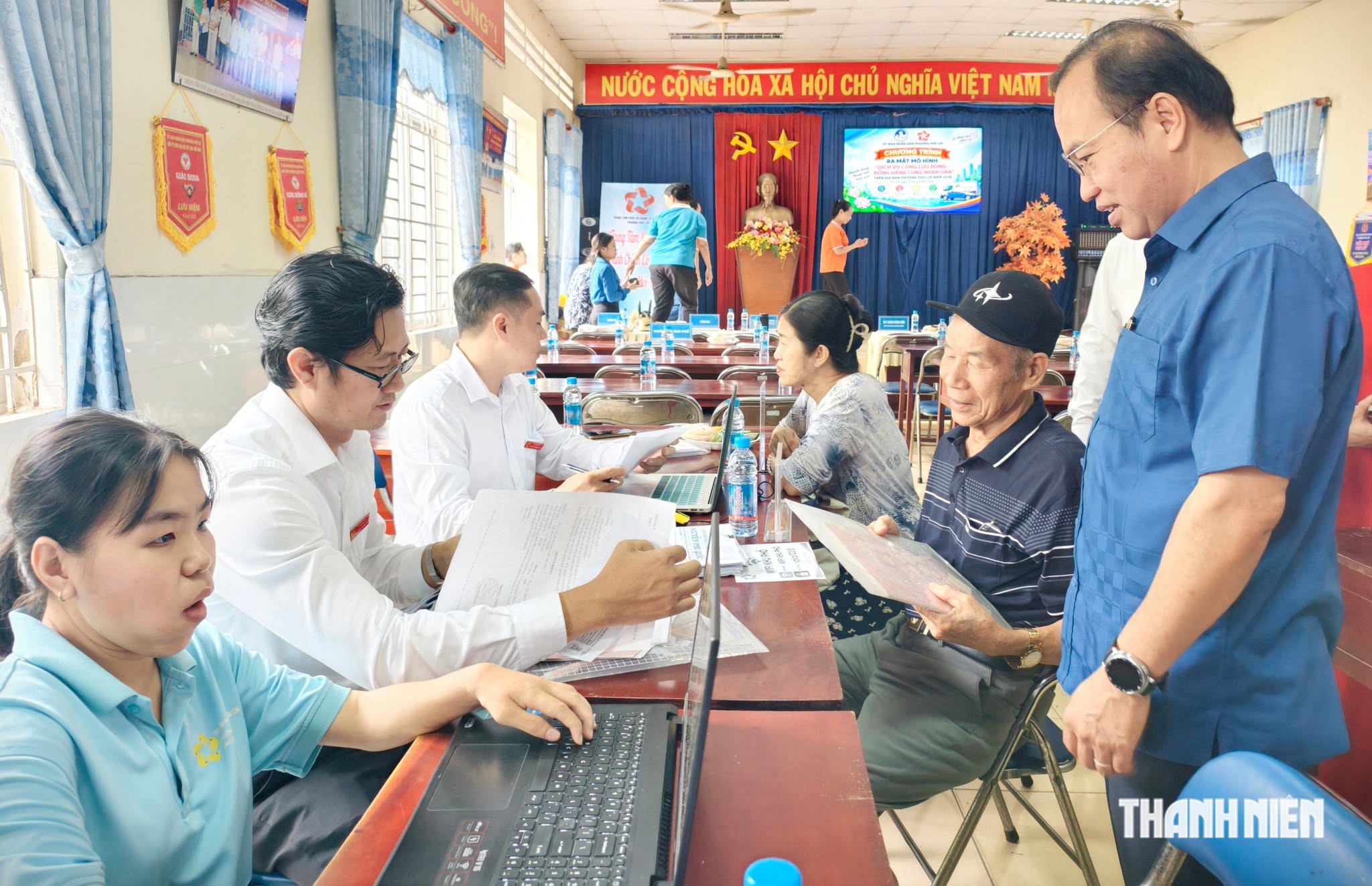 Dịch vụ công ở TP.HCM được đưa đến tận khu phố phục vụ người dân- Ảnh 3.
