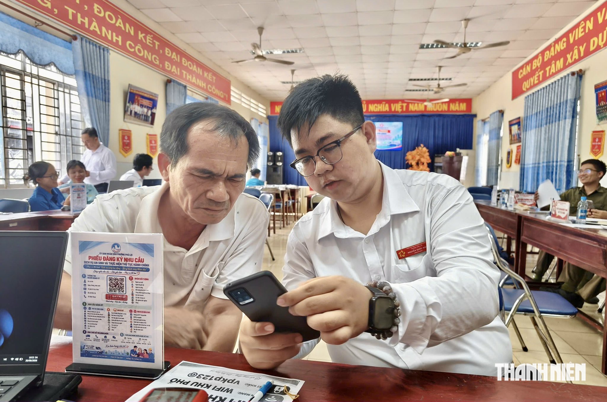 Dịch vụ công ở TP.HCM được đưa đến tận khu phố phục vụ người dân- Ảnh 1.