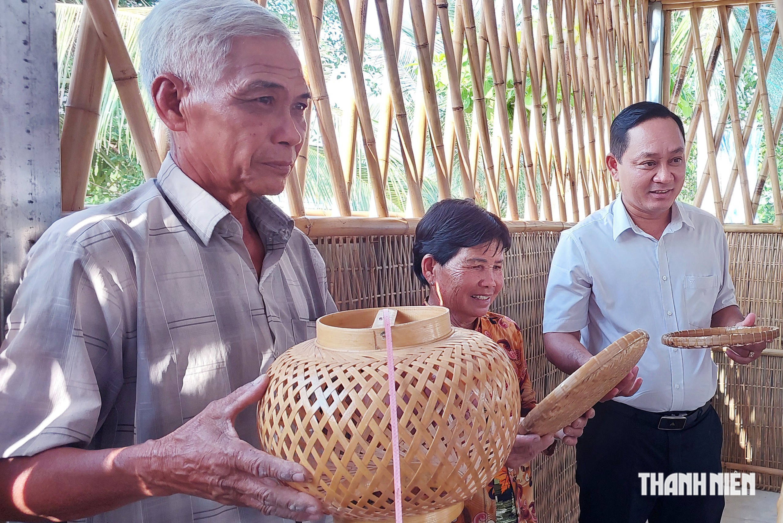 Ông Đạt U.70 giữ nghề đan đát trăm năm, dành 5 công đất trồng tre, trúc- Ảnh 1.
