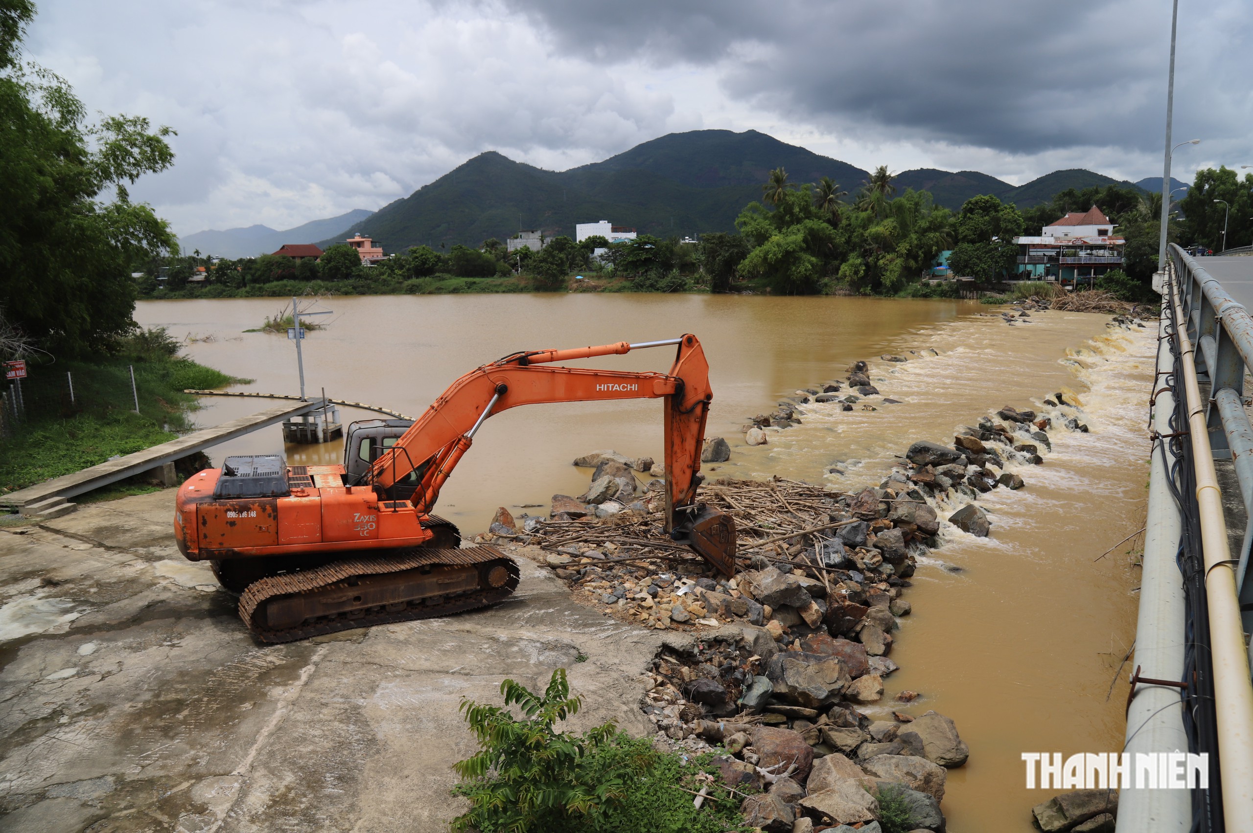 Đập ngăn mặn tạm trên sông Cái Nha Trang liệu tháo dỡ kịp mùa mưa lũ?- Ảnh 4.