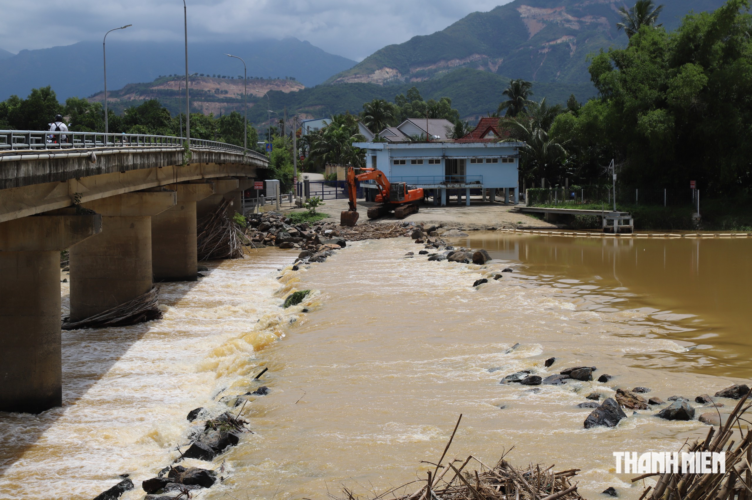 Đập ngăn mặn tạm trên sông Cái Nha Trang liệu tháo dỡ kịp mùa mưa lũ?- Ảnh 3.