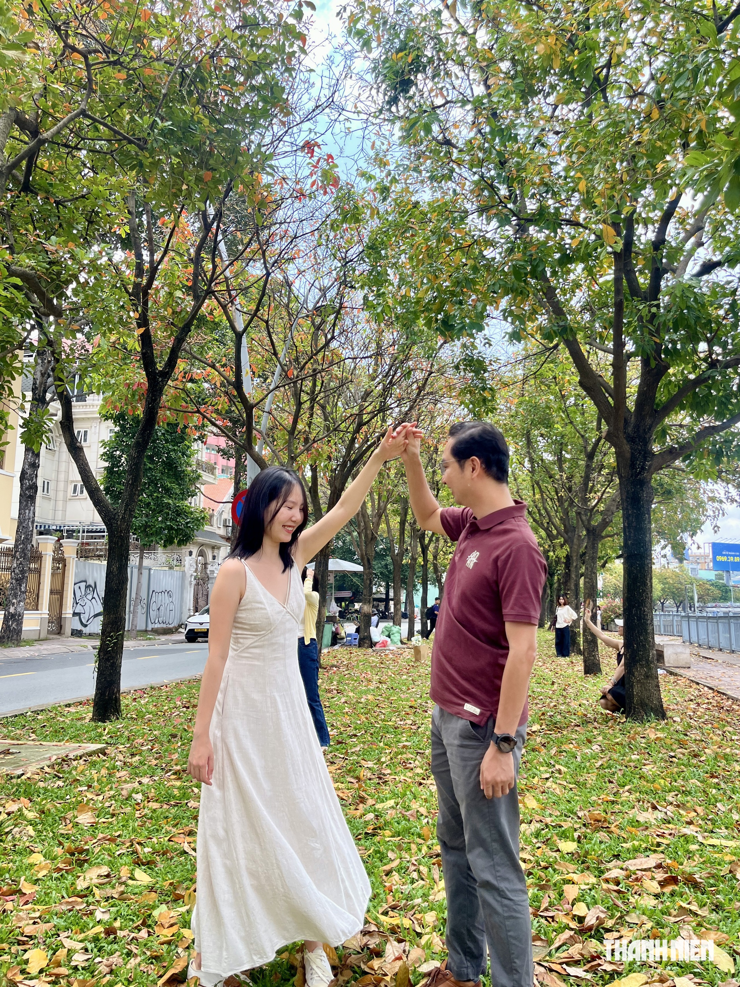 TP.HCM c&oacute; một &lsquo;con đường m&ugrave;a thu&rsquo; đẹp như phim H&agrave;n, giới trẻ m&ecirc; mẩn- Ảnh 9.